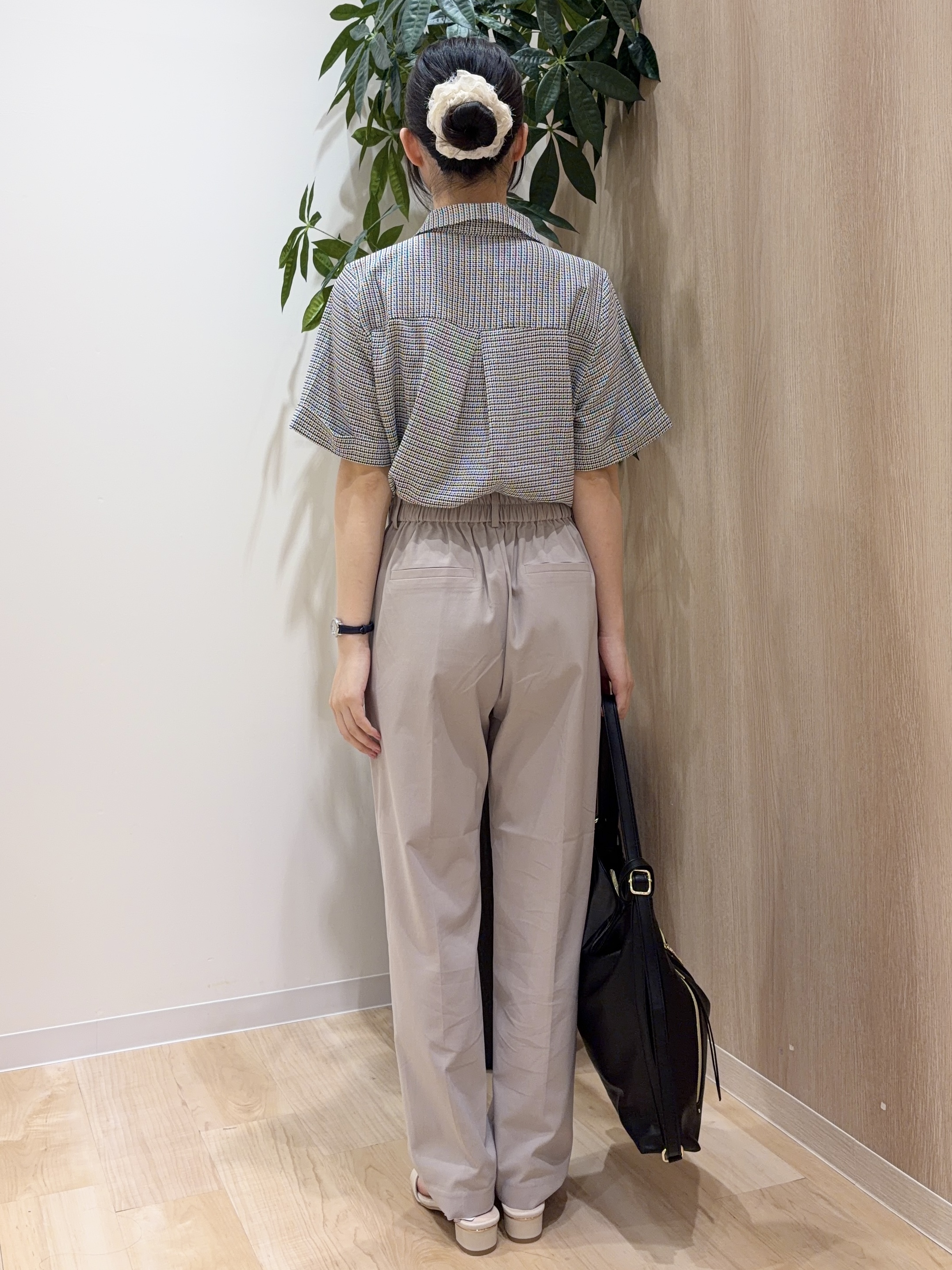 ayaneさんの「grove｜【洗える】チャーム付きマルチWAYボウタイブラウス」を使ったコーディネート