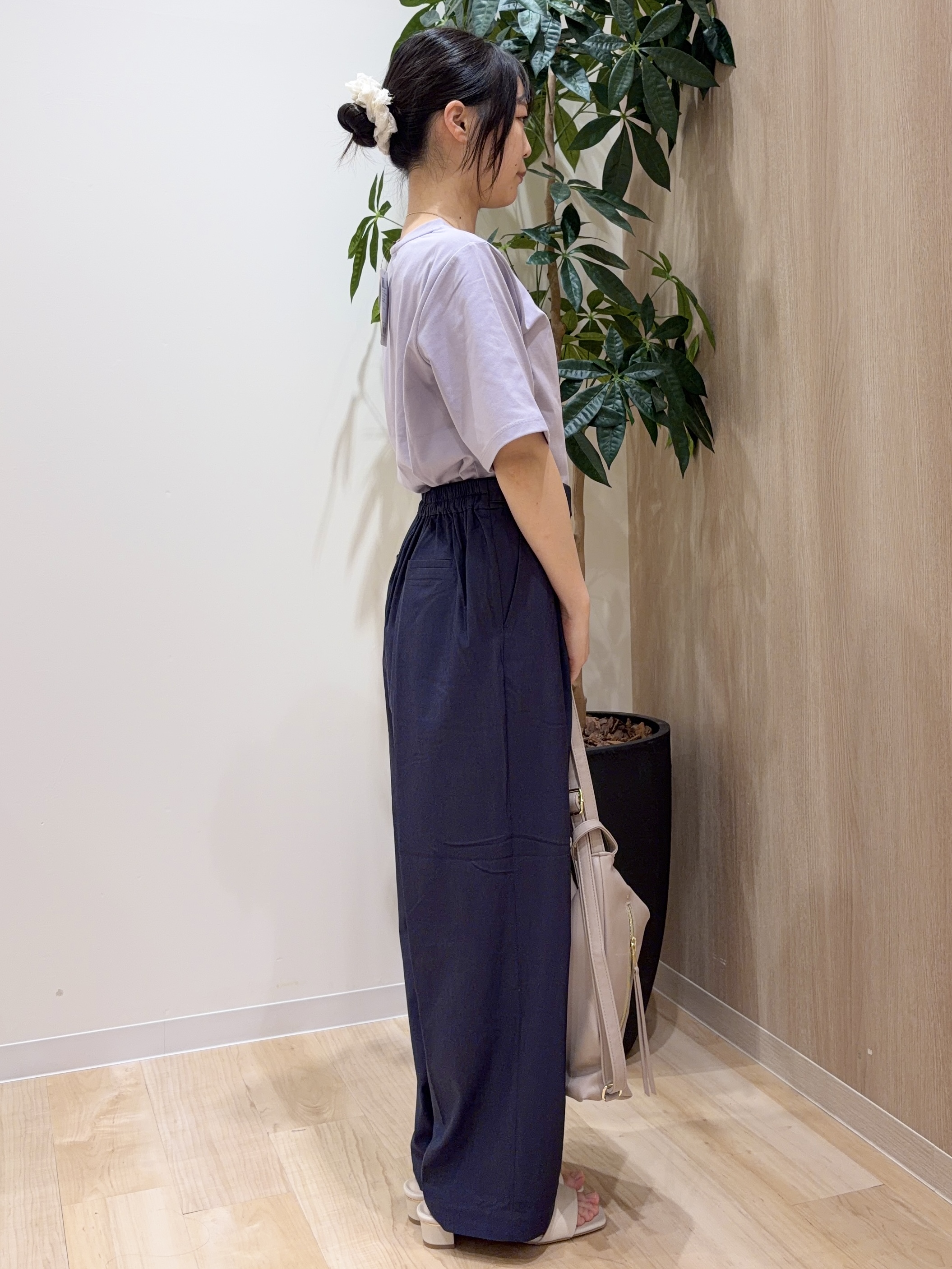 ayaneさんの「grove｜【吸水速乾・UVカット・マシンウォッシャブル】ベーシックMIXロゴプリントT」を使ったコーディネート