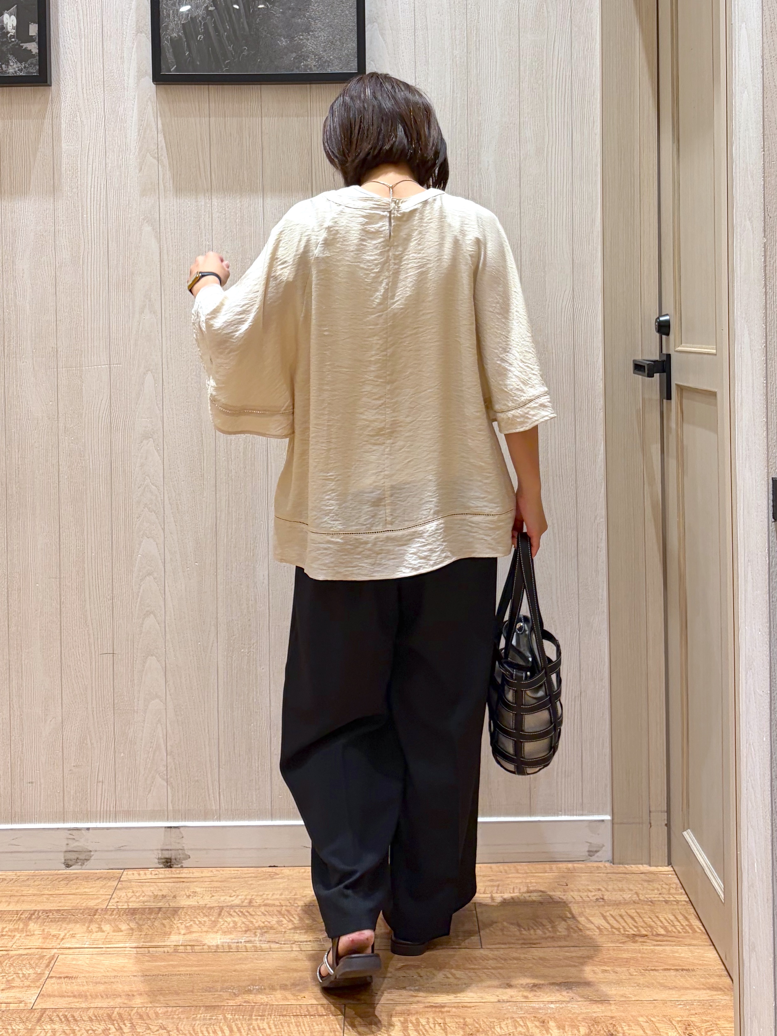 shirayuuuさんの「SHOO･LA･RUE｜【S-LL/洗濯機可/体型カバー】はしごレースがポイント スラブポンチョ風ブラウス」を使ったコーディネート