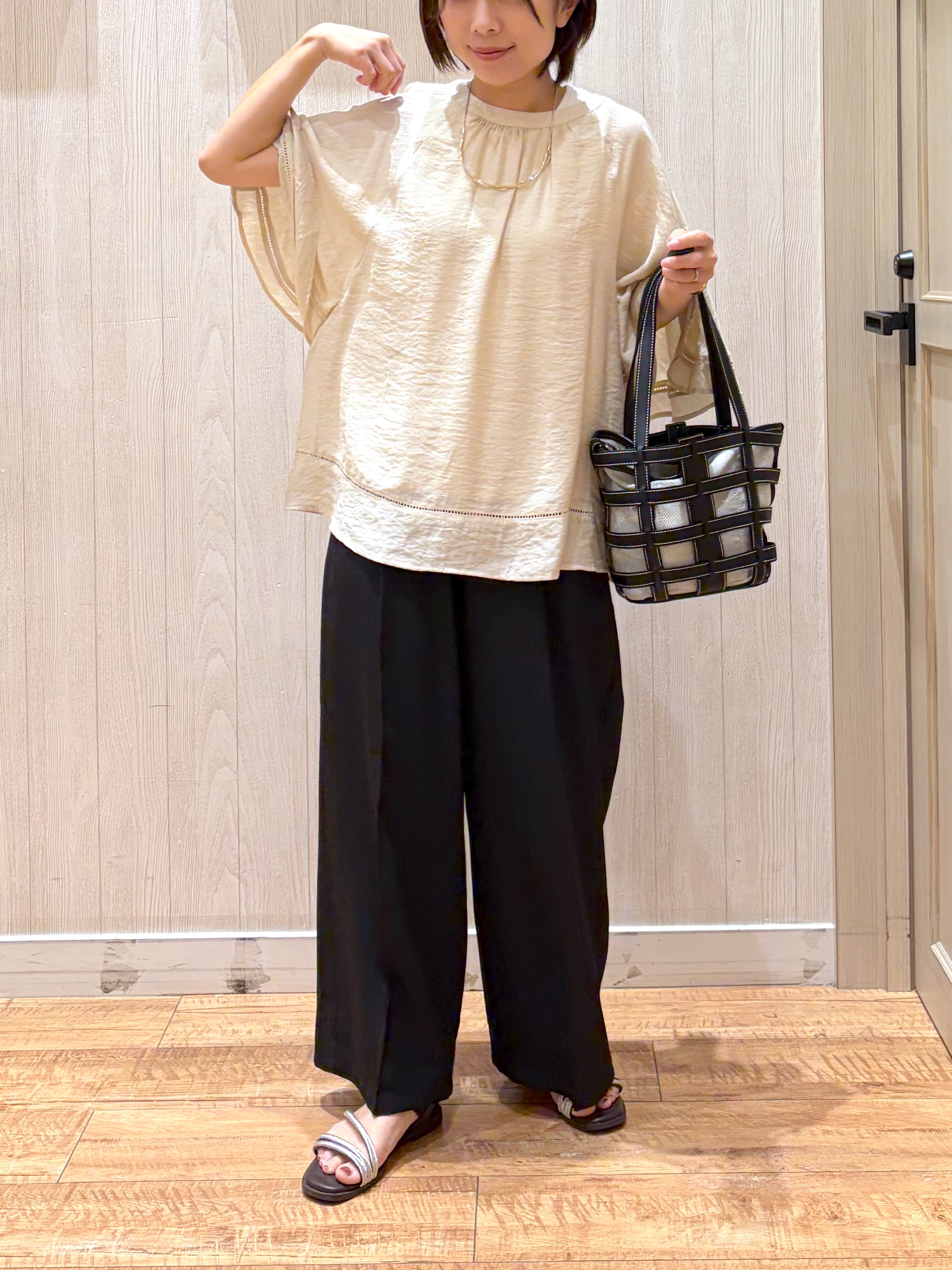 shirayuuuさんの「SHOO･LA･RUE｜【S-LL/洗濯機可/体型カバー】はしごレースがポイント スラブポンチョ風ブラウス」を使ったコーディネート