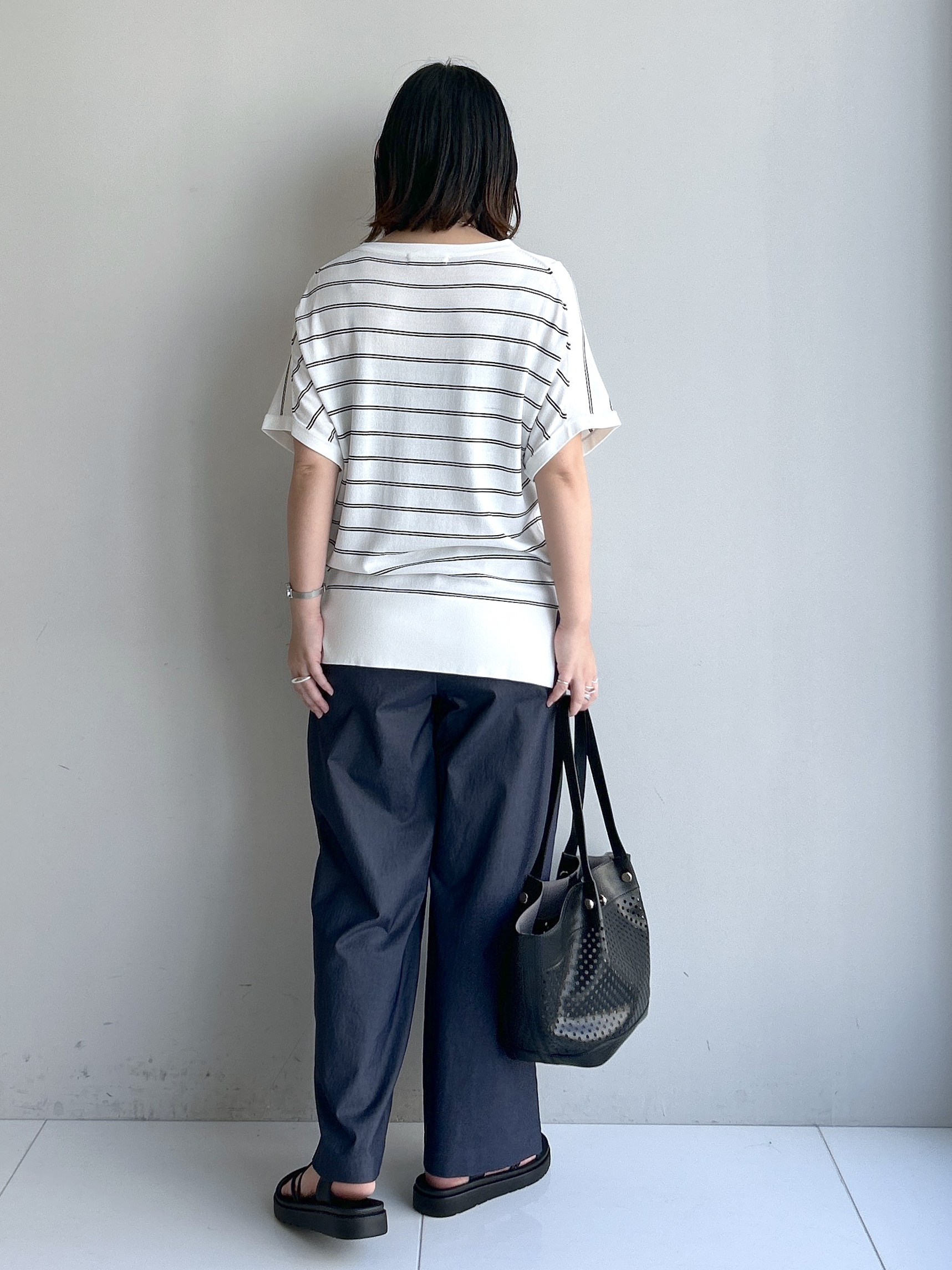 Hirokaさんの「grove｜【シリーズ累計36万枚！やわらかドライタッチ】夏にうれしい多機能ロングニット」を使ったコーディネート