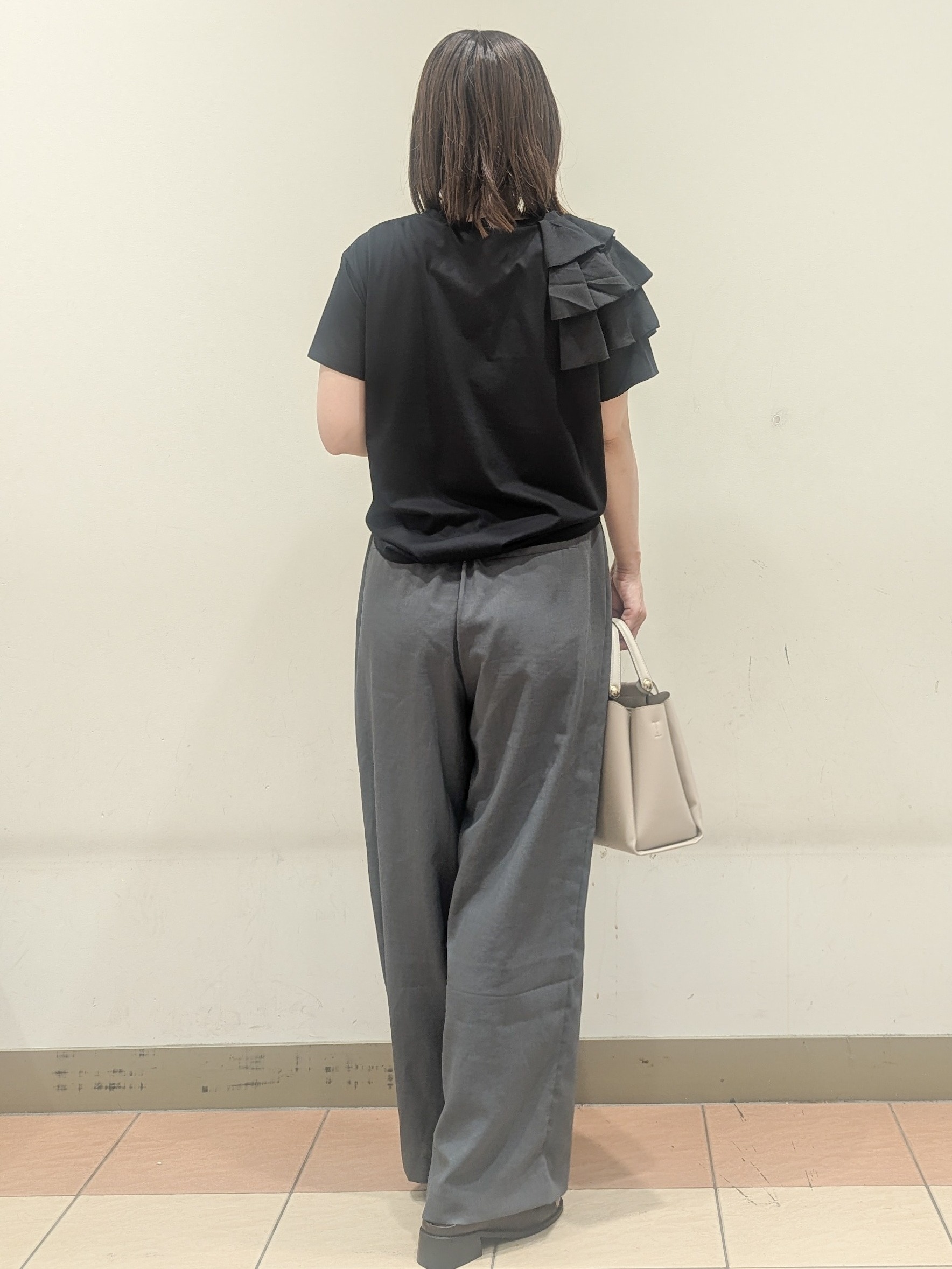 Miさんの「OPAQUE.CLIP｜【接触冷感】アシメフリルドッキングカットソー《UVケア／洗濯機OK》」を使ったコーディネート