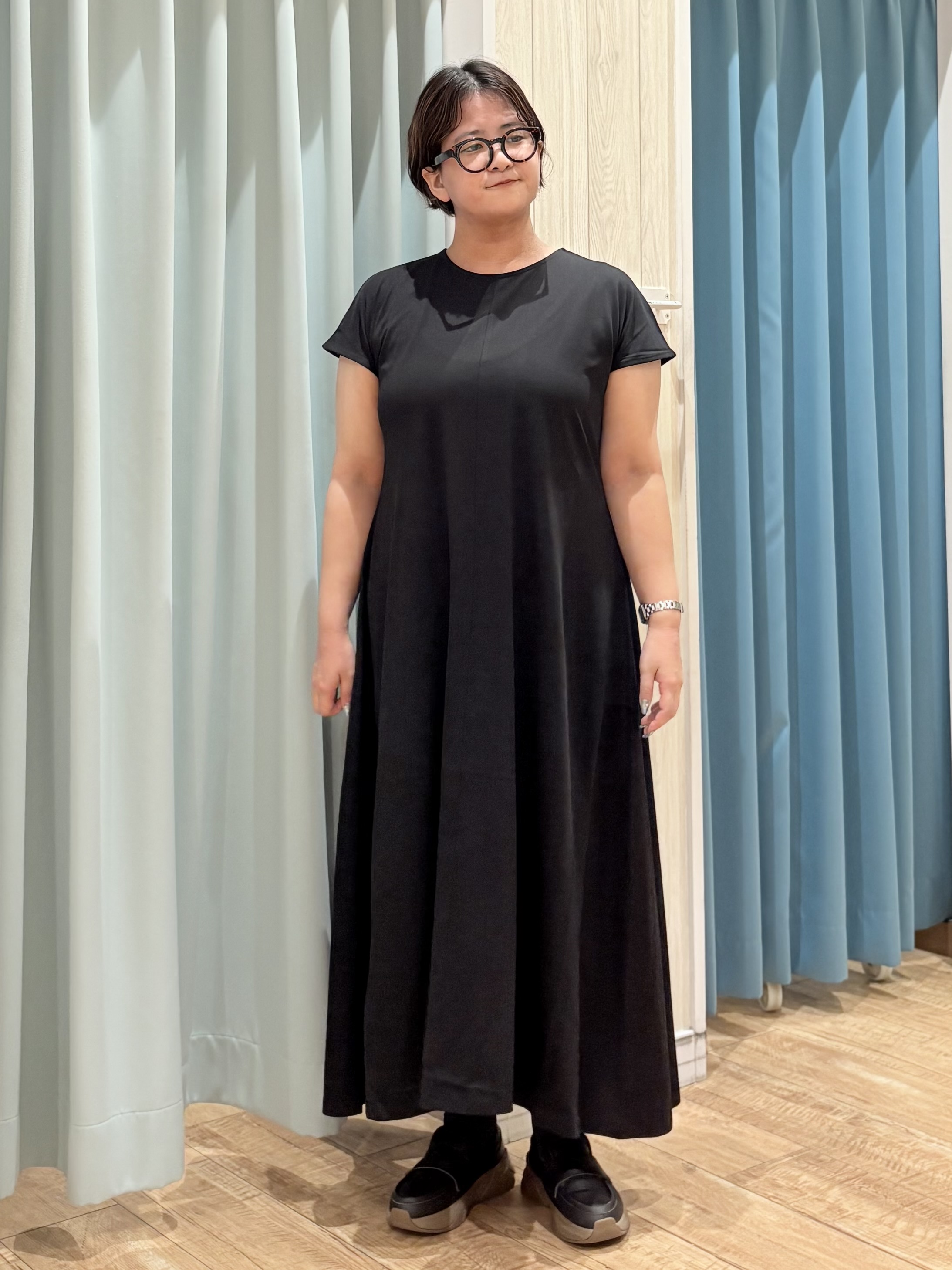 砂糖さんの「SHOO･LA･RUE｜【洗濯後しわになりにくい/体型カバー】二の腕も隠せる　お袖ロールアップ半袖シャツ」を使ったコーディネート