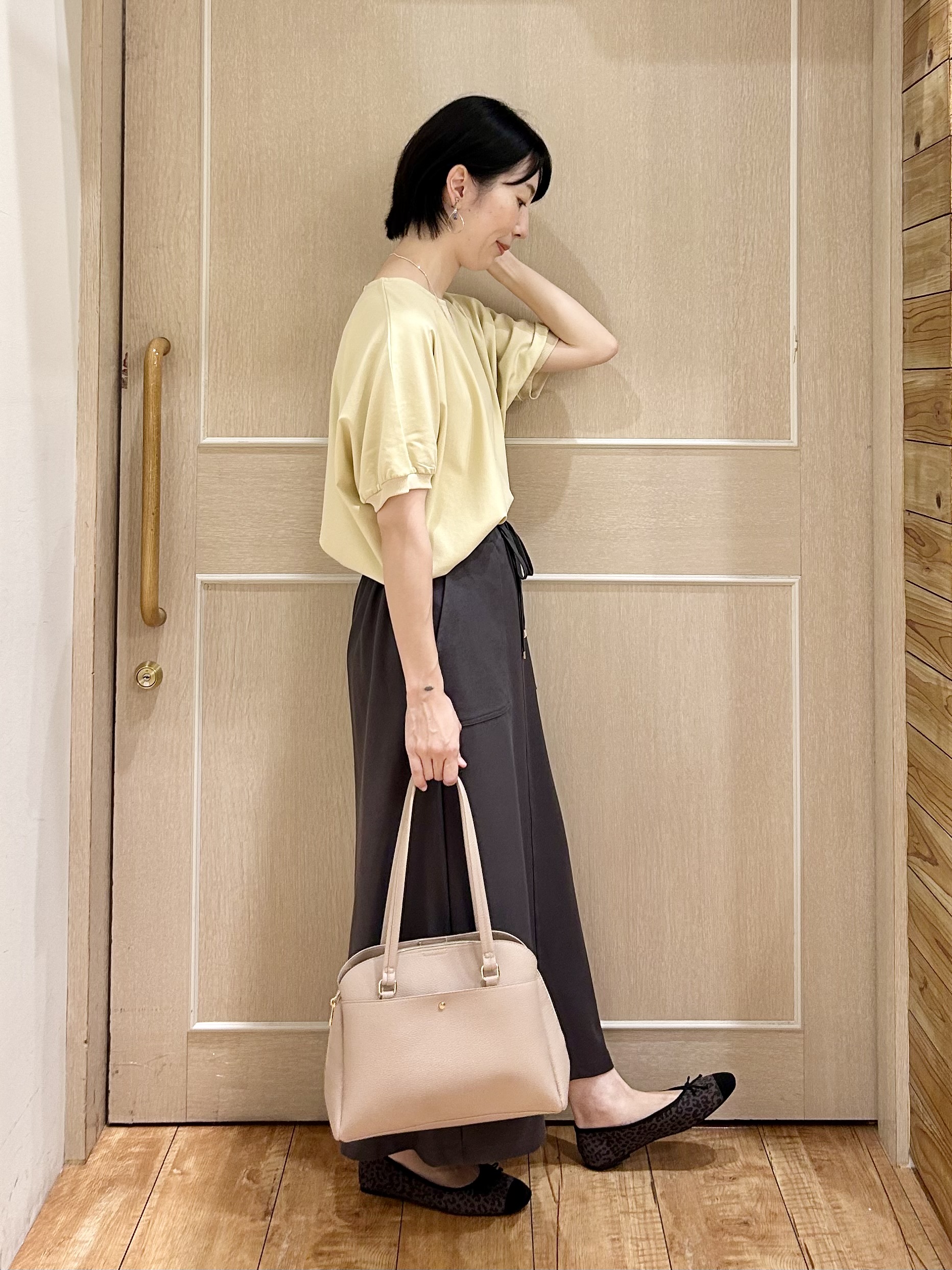 ちぐささんの「SHOO･LA･RUE｜【洗濯後しわになりにくい】インせず着られる さらっとタッチのドルマンブラウス」を使ったコーディネート