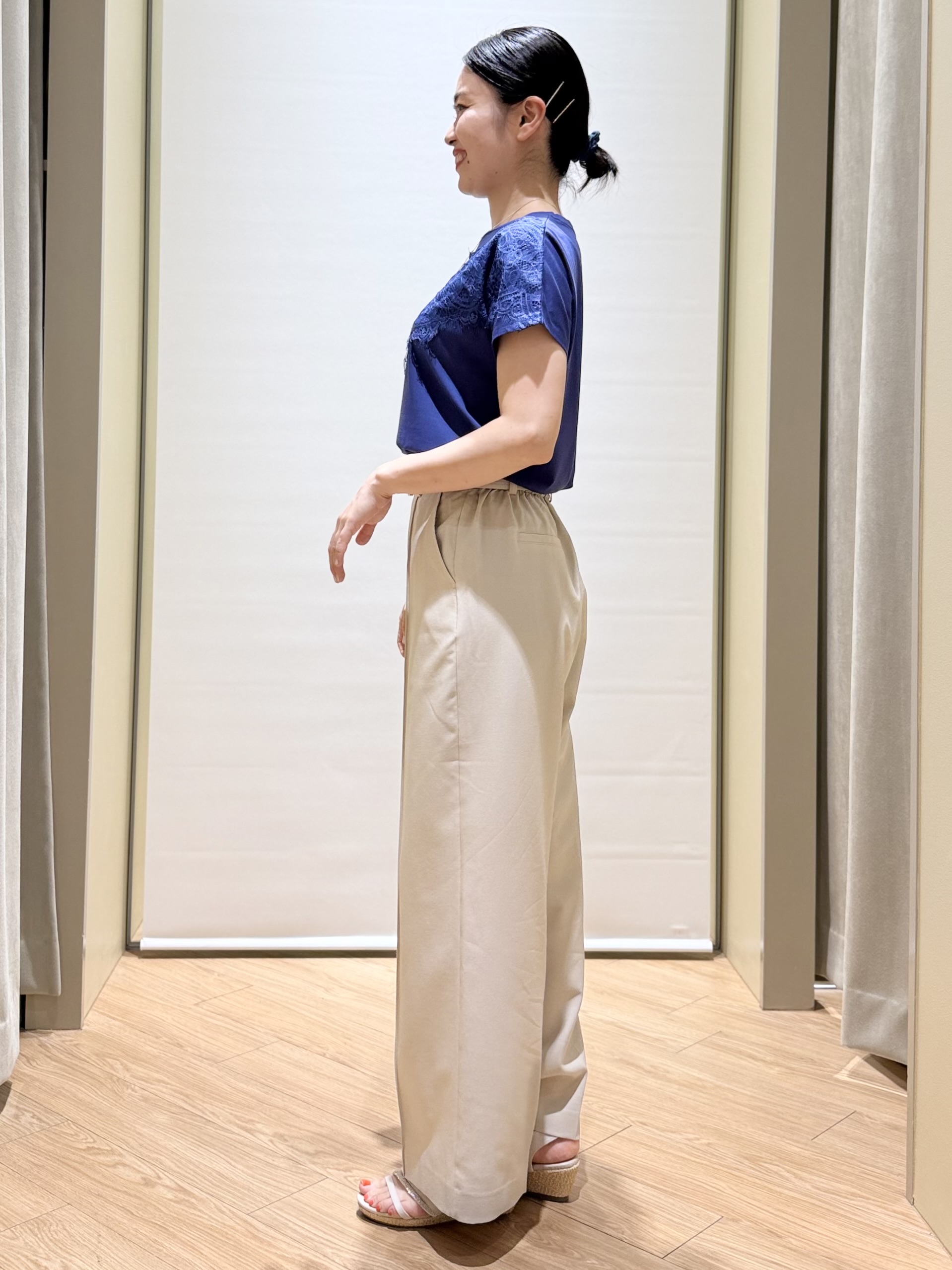 あんりさんの「grove｜【持続冷感/SET UP可】ひんやりポンチシリーズ／フロントレースドルマンカットソー」を使ったコーディネート