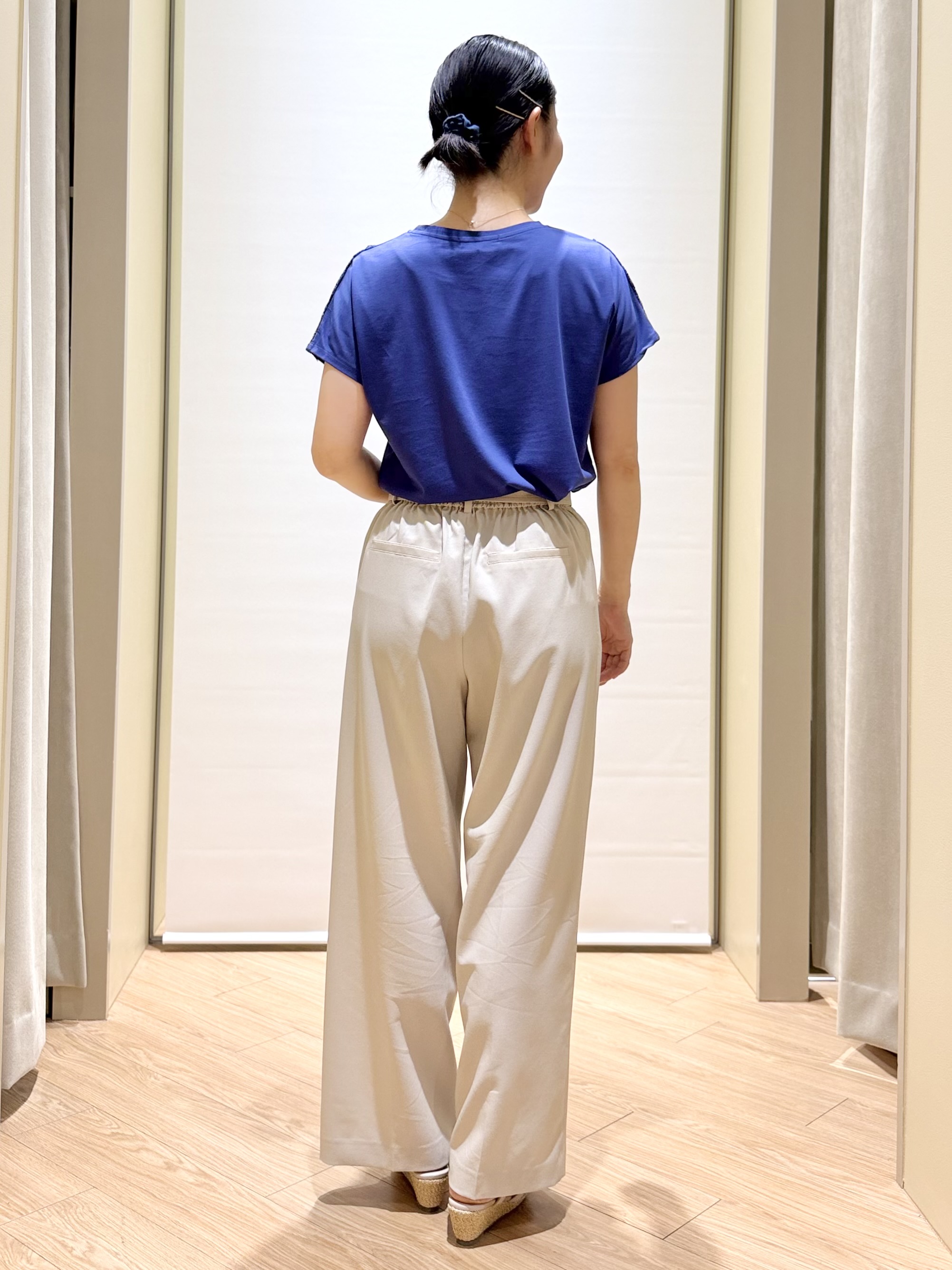 あんりさんの「grove｜【持続冷感/SET UP可】ひんやりポンチシリーズ／フロントレースドルマンカットソー」を使ったコーディネート