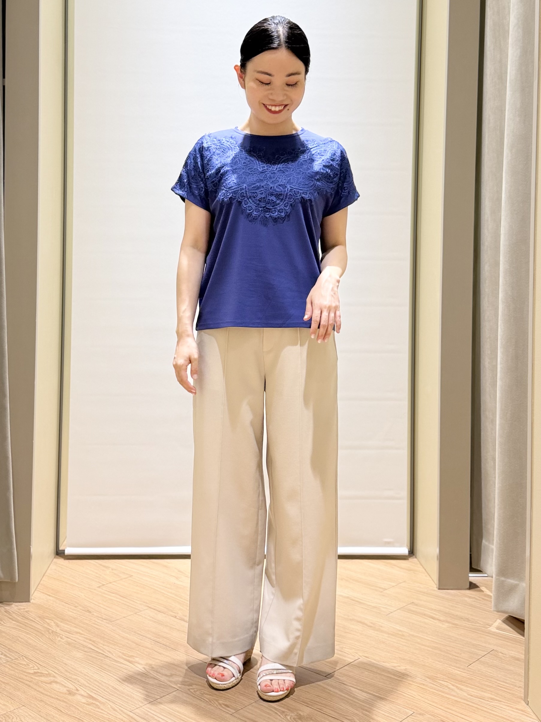 あんりさんの「grove｜【持続冷感/SET UP可】ひんやりポンチシリーズ／フロントレースドルマンカットソー」を使ったコーディネート