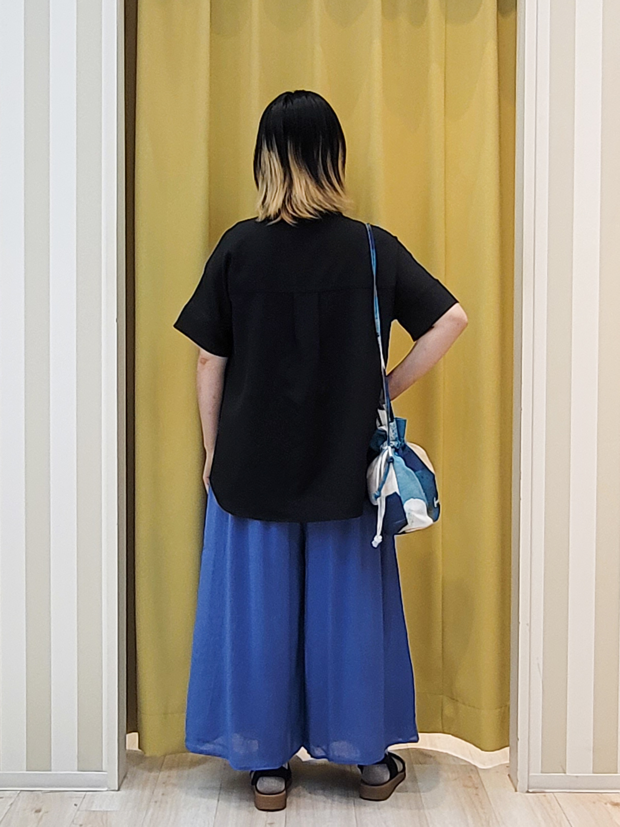 ねぎさんの「SHOO･LA･RUE｜【洗濯後しわになりにくい/UV/吸水速乾】Wポケットが目を引く オンオフ使えるスキッパーブラウス」を使ったコーディネート