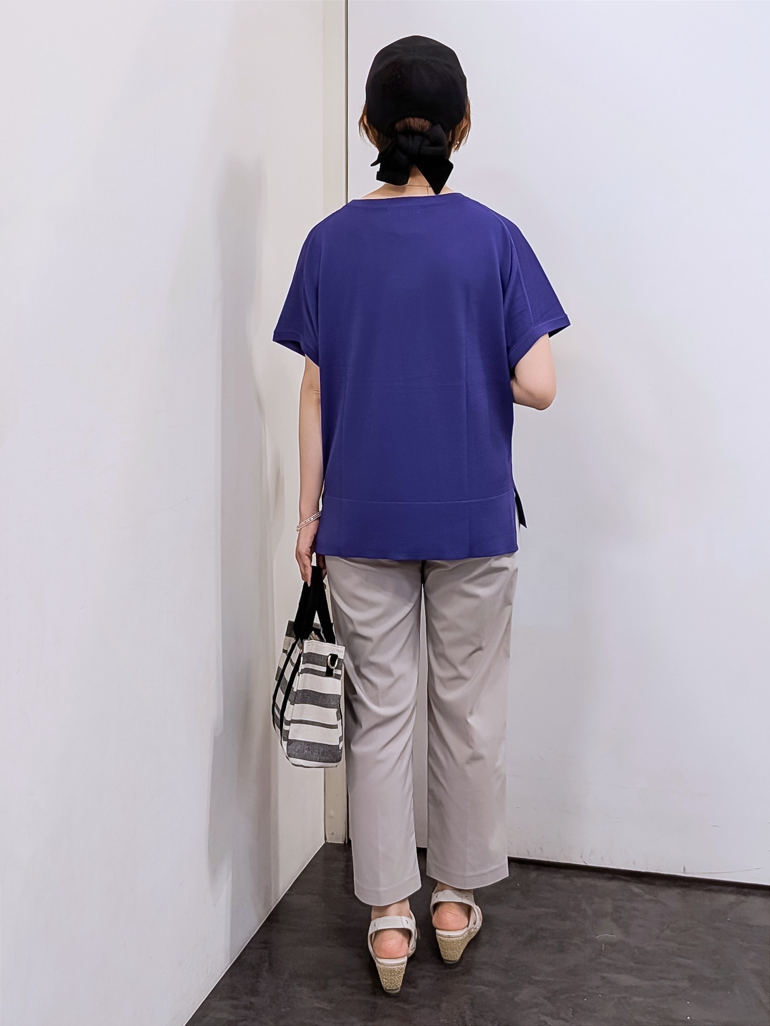 やまちゃんさんの「grove｜【シリーズ累計36万枚！やわらかドライタッチ】夏にうれしい多機能ロングニット」を使ったコーディネート