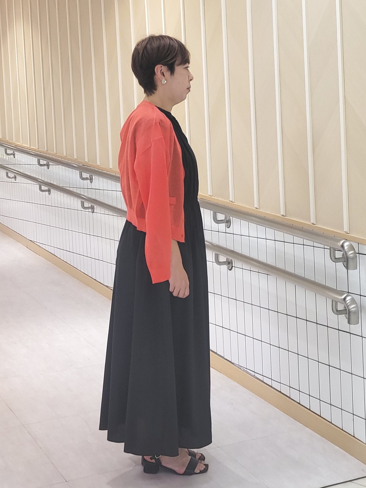 tomoさんの「COUP DE CHANCE｜【洗える/涼しい】スタンドカラーワンピース」を使ったコーディネート
