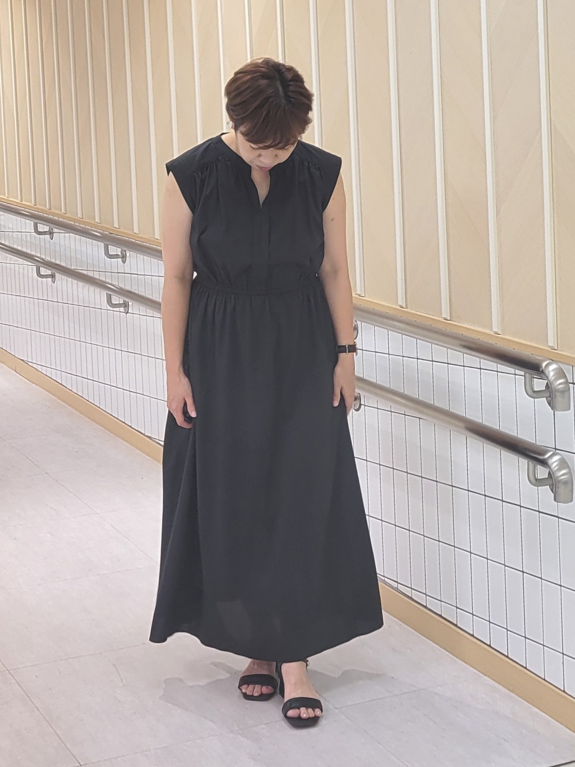 tomoさんの「COUP DE CHANCE｜【洗える/涼しい】スタンドカラーワンピース」を使ったコーディネート