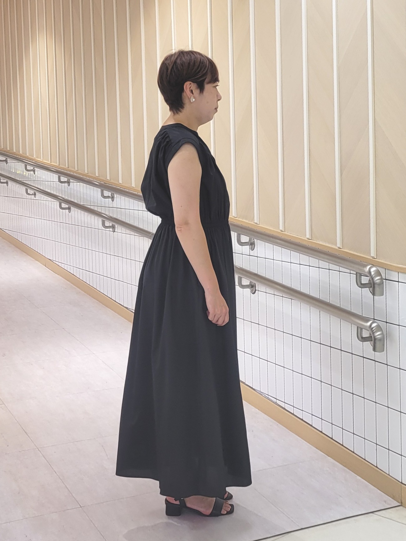 tomoさんの「COUP DE CHANCE｜【洗える/涼しい】スタンドカラーワンピース」を使ったコーディネート