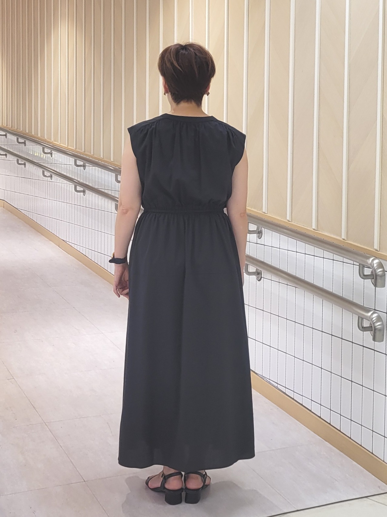 tomoさんの「COUP DE CHANCE｜【洗える/涼しい】スタンドカラーワンピース」を使ったコーディネート