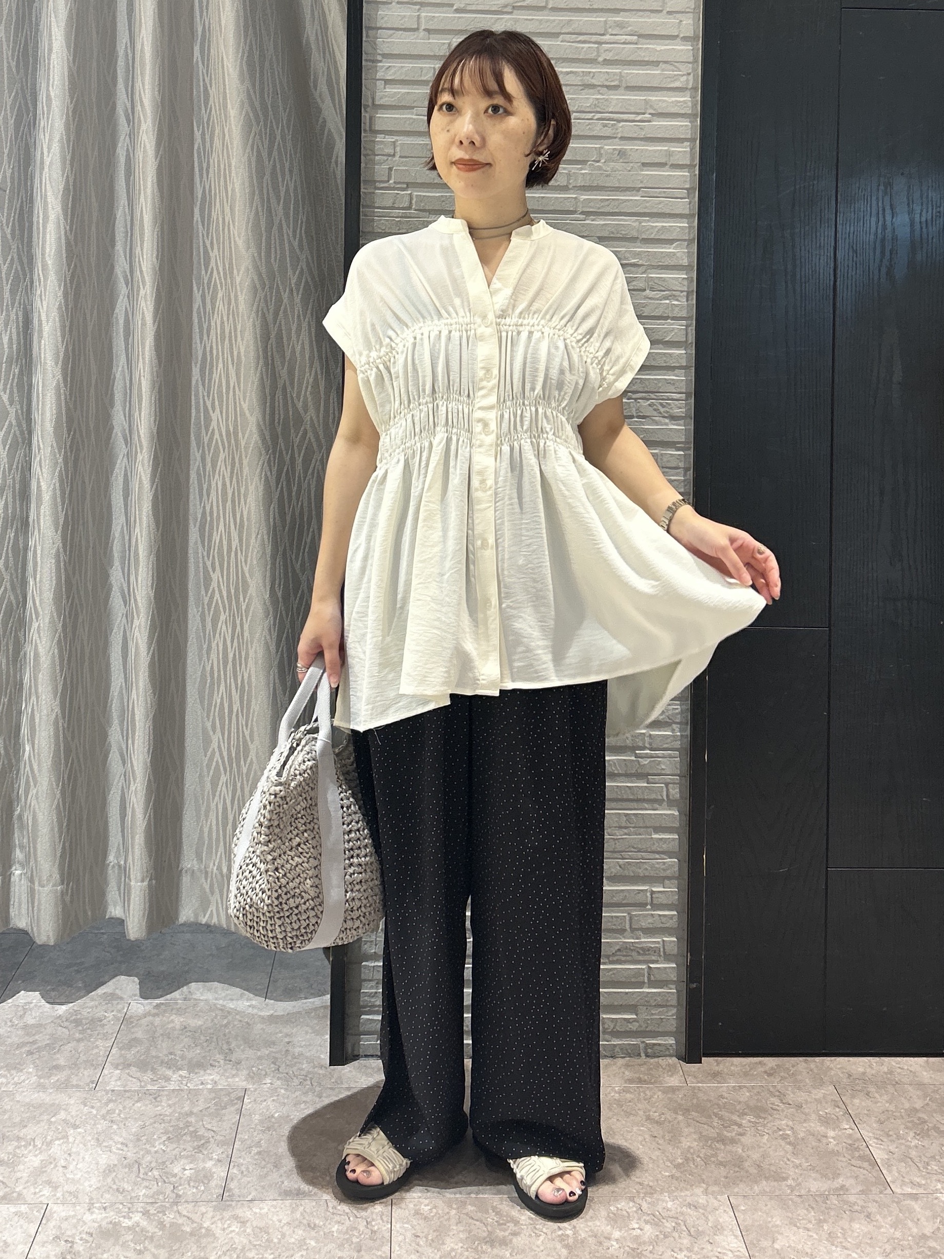 ga_riさんの「THE SHOP TK｜【体型カバー/防しわ/UV】さらさらシャーリングブラウス」を使ったコーディネート