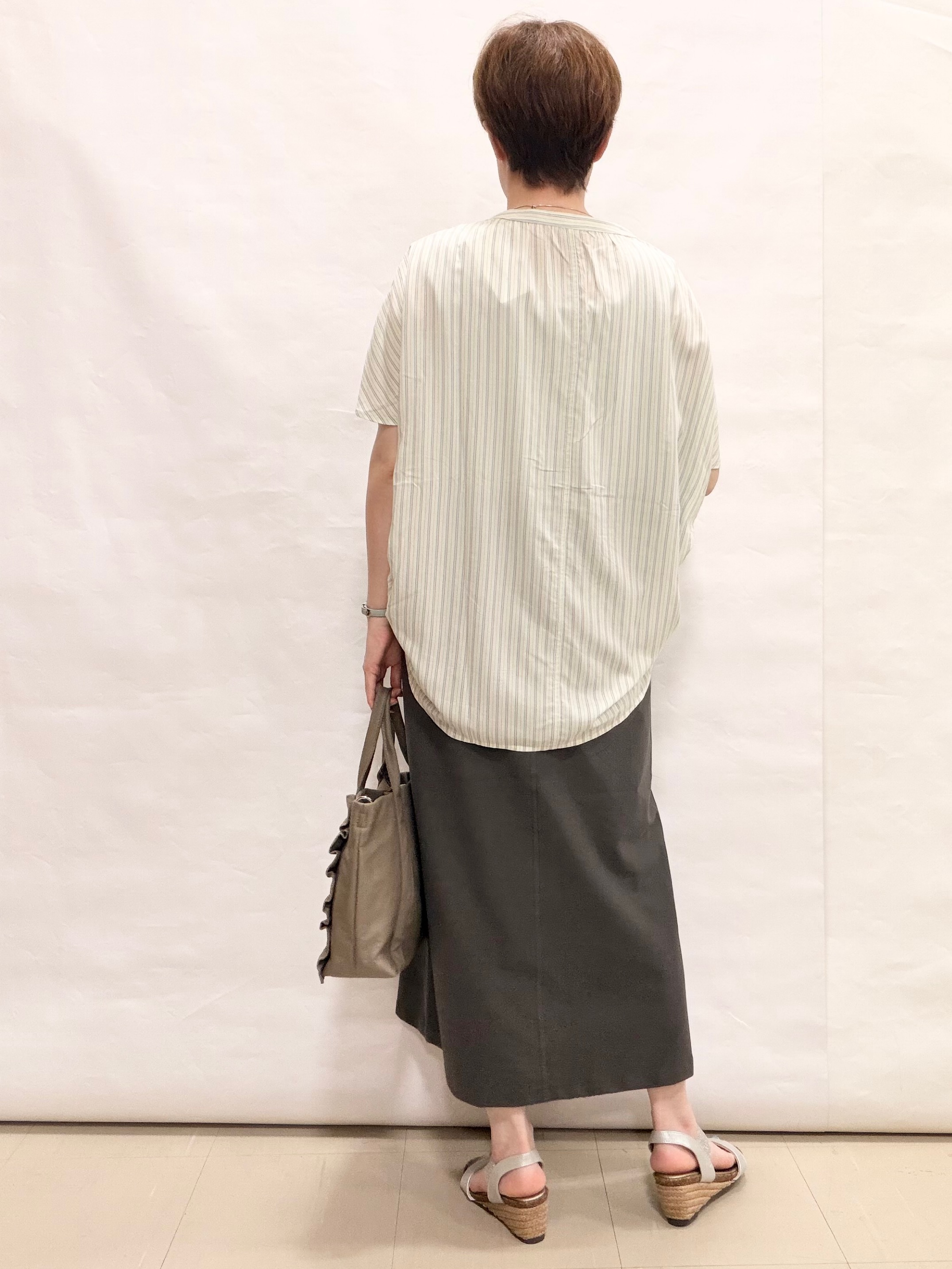 なっちゃんさんの「SHOO･LA･RUE｜【洗濯機可/体型カバー】とろみタックスキッパーブラウス」を使ったコーディネート