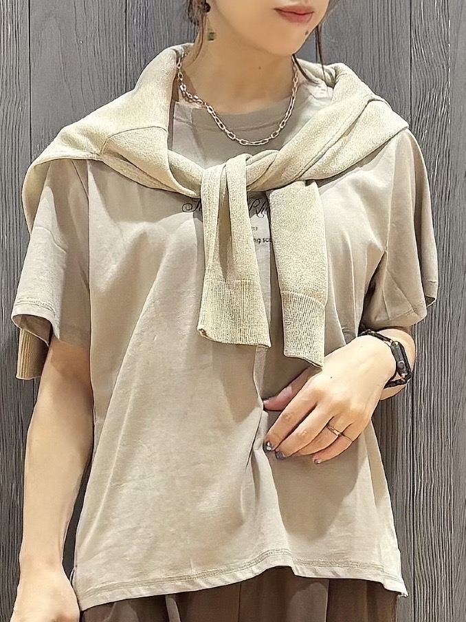 meiさんの「SHOO･LA･RUE｜【S-LL/洗濯機可】大人のベーシックカラープリントTシャツ」を使ったコーディネート