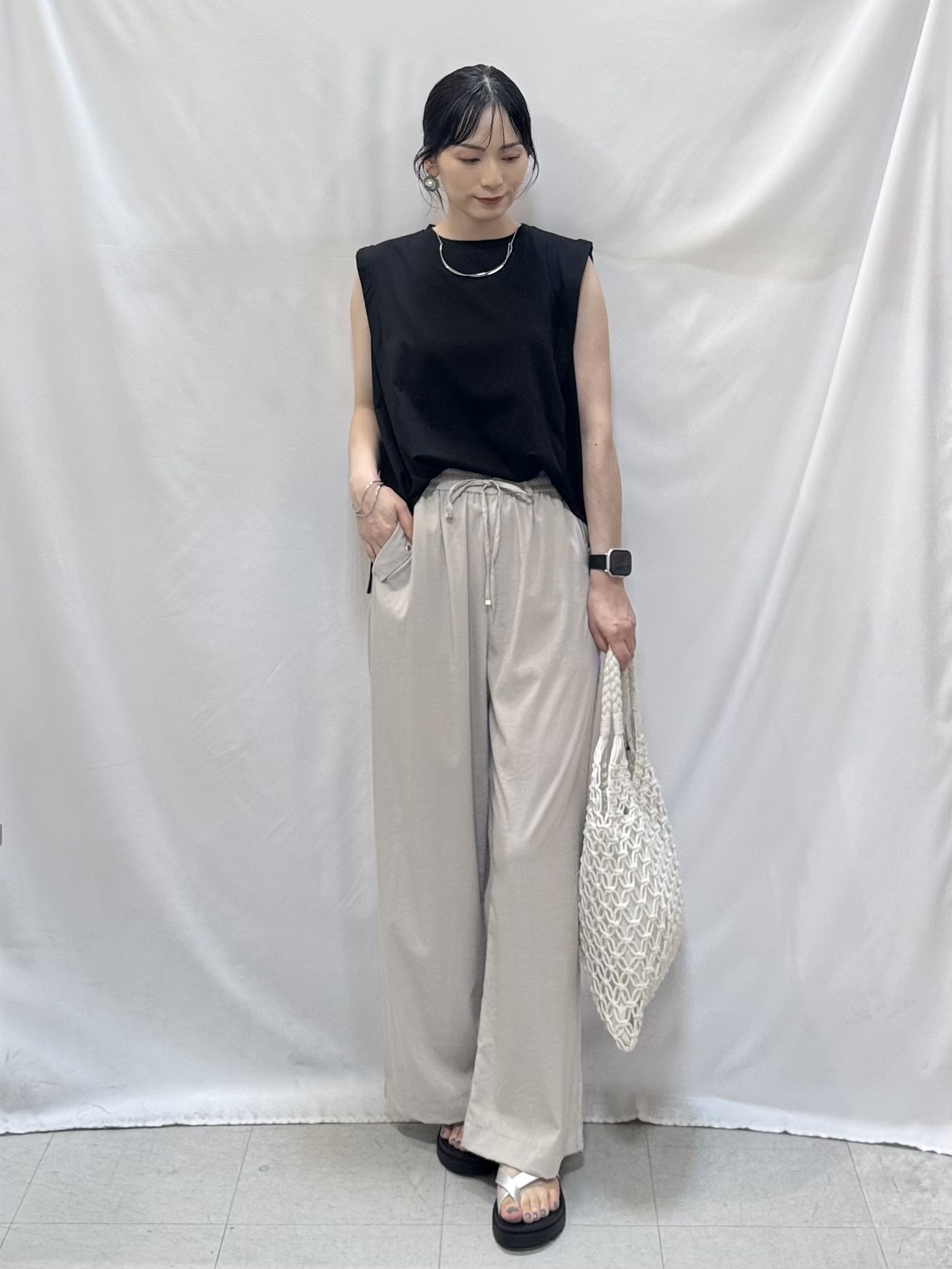 𝐇𝐢𝐫𝐨𝐦𝐢さんの「SHOO･LA･RUE｜【UVカット/接触冷感】上品に涼し気 とろみタックノースリーブトップス」を使ったコーディネート