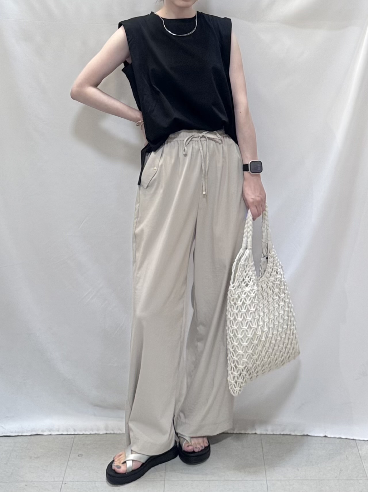 𝐇𝐢𝐫𝐨𝐦𝐢さんの「SHOO･LA･RUE｜【UVカット/接触冷感】上品に涼し気 とろみタックノースリーブトップス」を使ったコーディネート