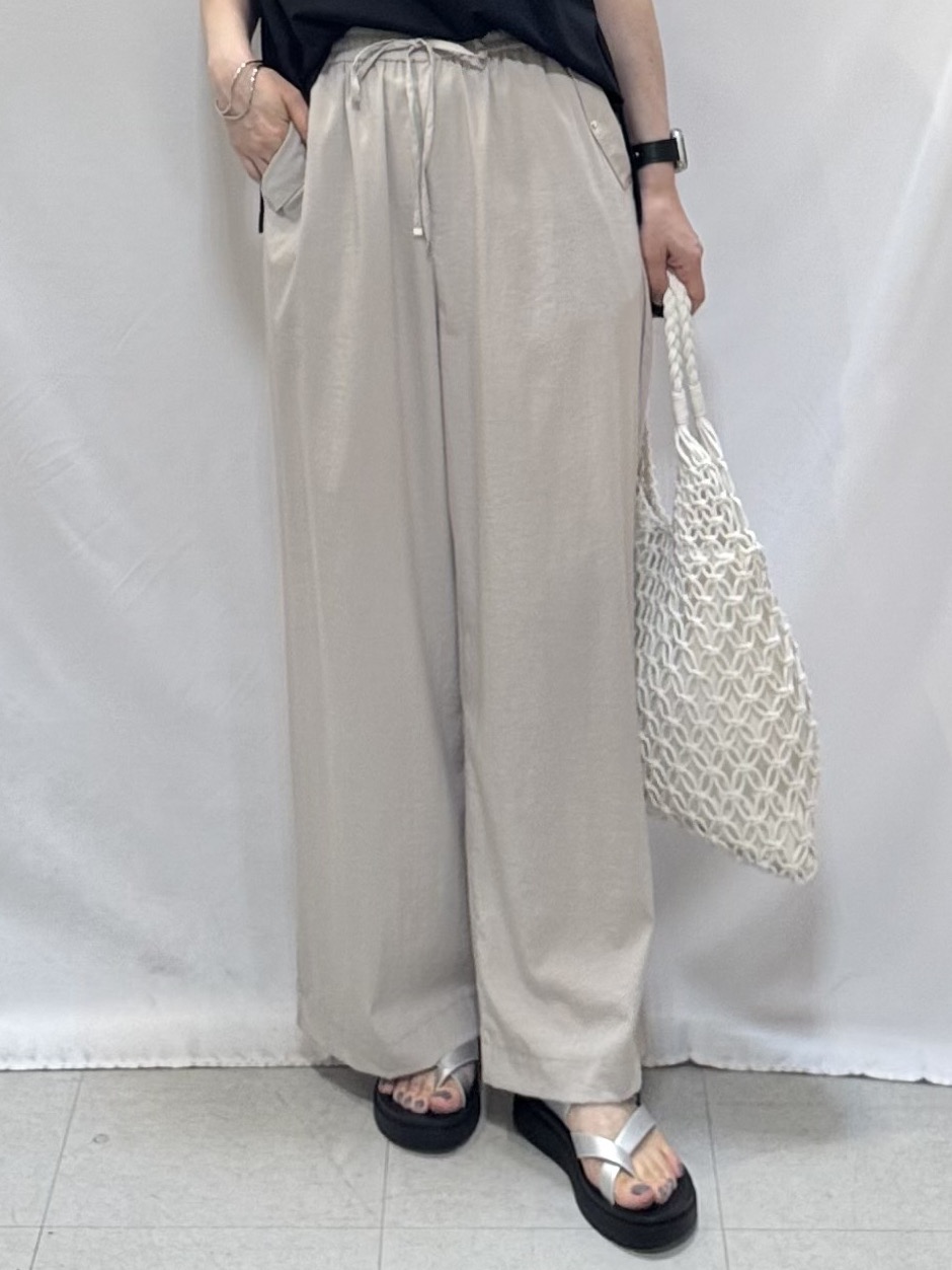 𝐇𝐢𝐫𝐨𝐦𝐢さんの「SHOO･LA･RUE｜【UVカット/接触冷感】上品に涼し気 とろみタックノースリーブトップス」を使ったコーディネート