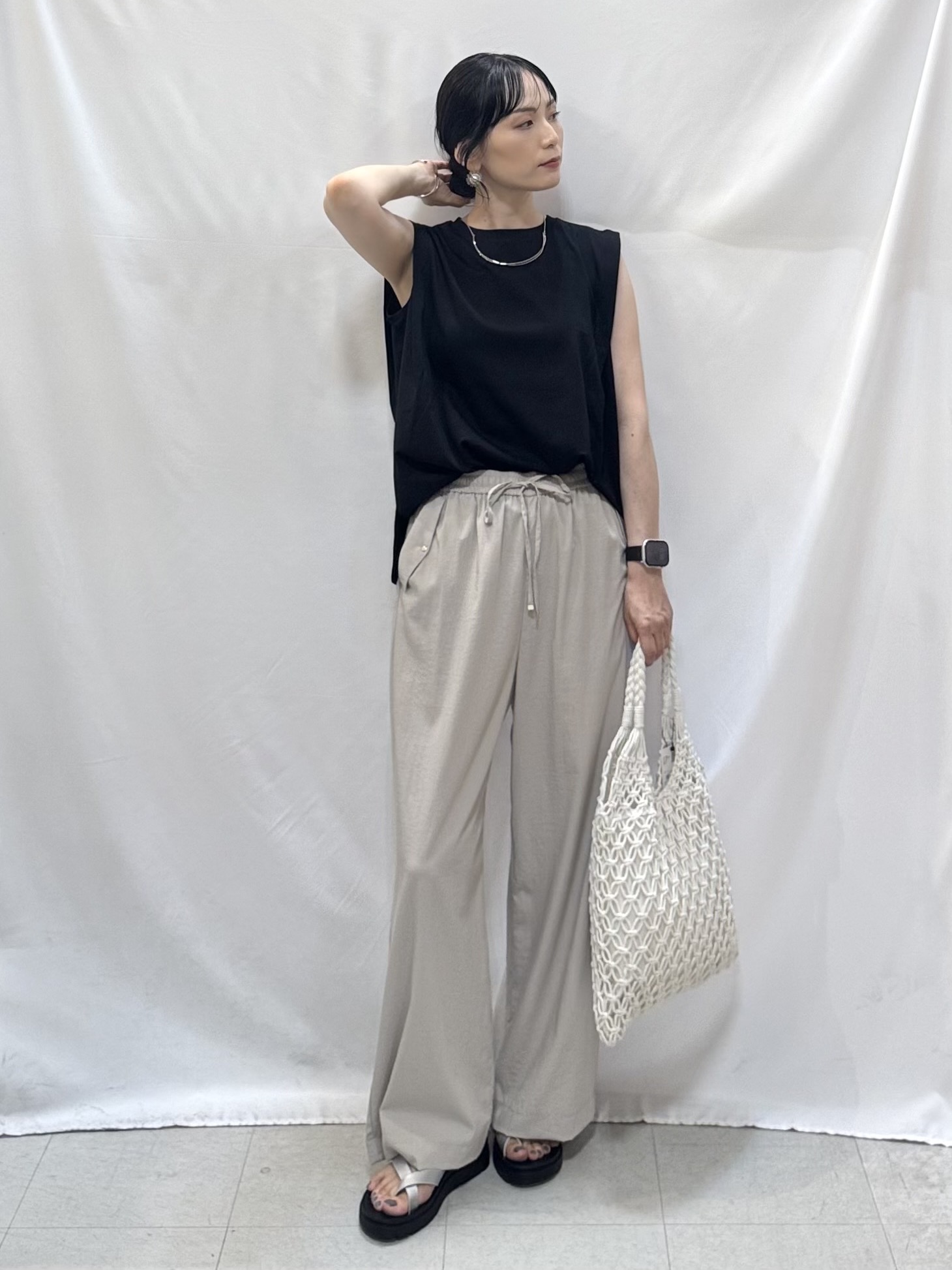 𝐇𝐢𝐫𝐨𝐦𝐢さんの「SHOO･LA･RUE｜【UVカット/接触冷感】上品に涼し気 とろみタックノースリーブトップス」を使ったコーディネート