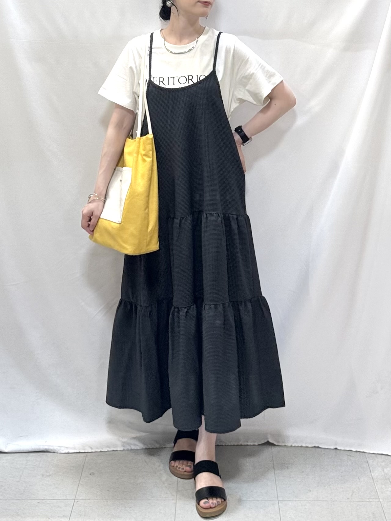 𝐇𝐢𝐫𝐨𝐦𝐢さんの「SHOO･LA･RUE｜【S-LL/洗濯機可】ほんのり甘いチェック柄 ティアードキャミワンピース」を使ったコーディネート
