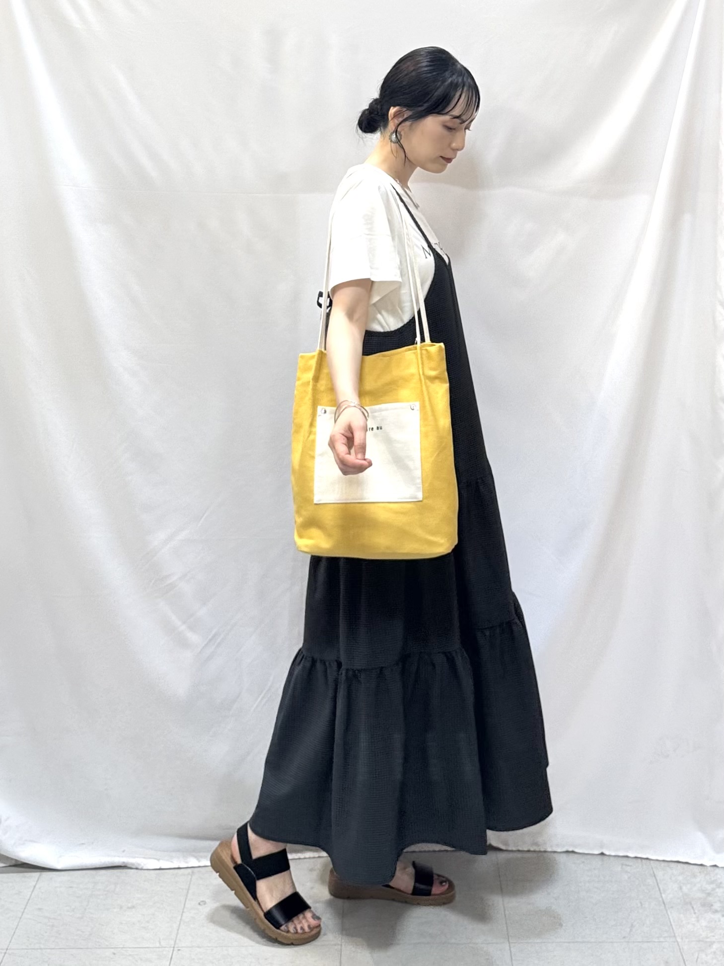 𝐇𝐢𝐫𝐨𝐦𝐢さんの「SHOO･LA･RUE｜【S-LL/洗濯機可】ほんのり甘いチェック柄 ティアードキャミワンピース」を使ったコーディネート