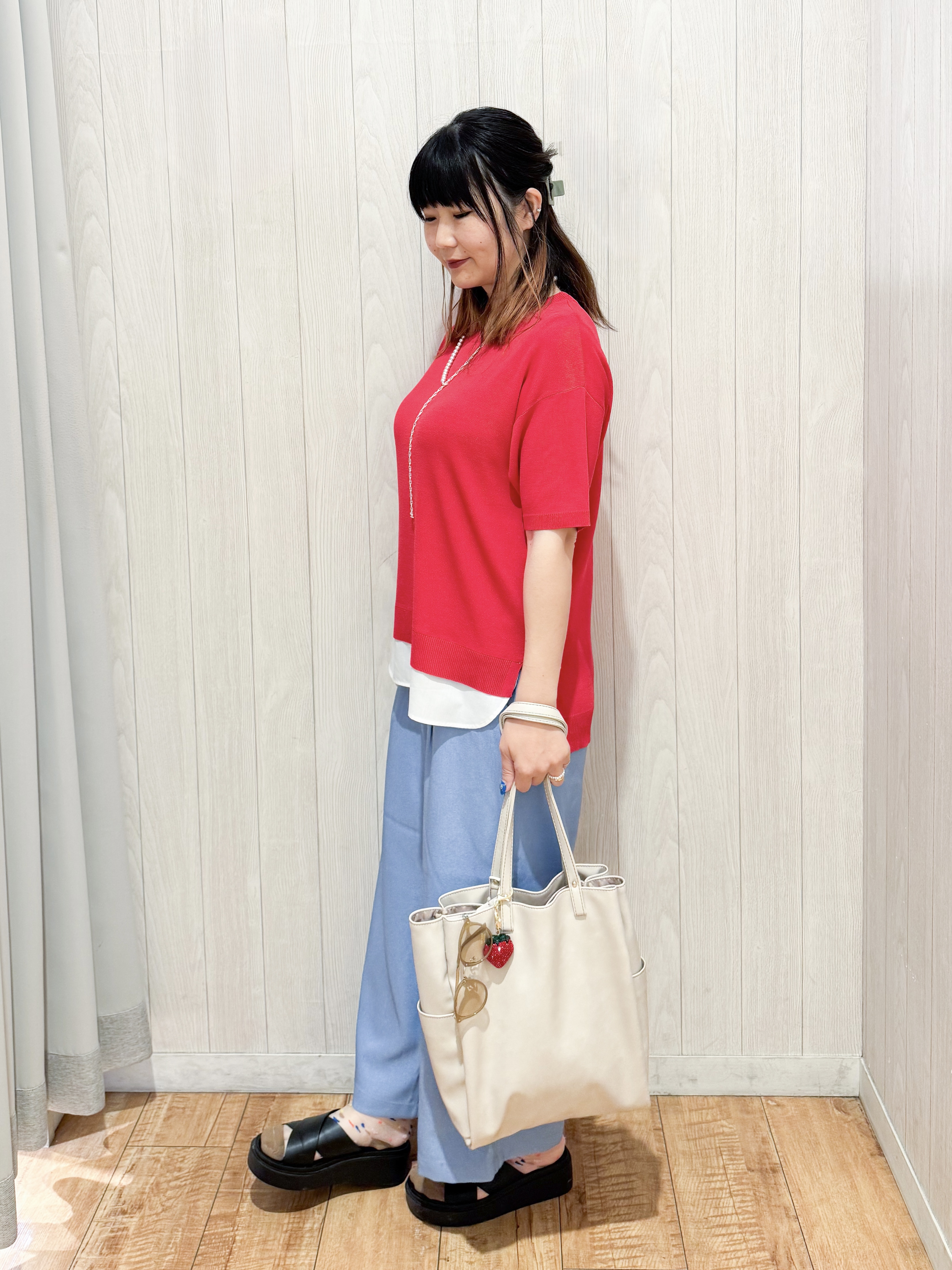 愛さんの「SHOO･LA･RUE｜【UV/洗濯機可/S-LL】毛玉になりにくい シャツレイヤード風でこなれ見え 半袖ニット」を使ったコーディネート