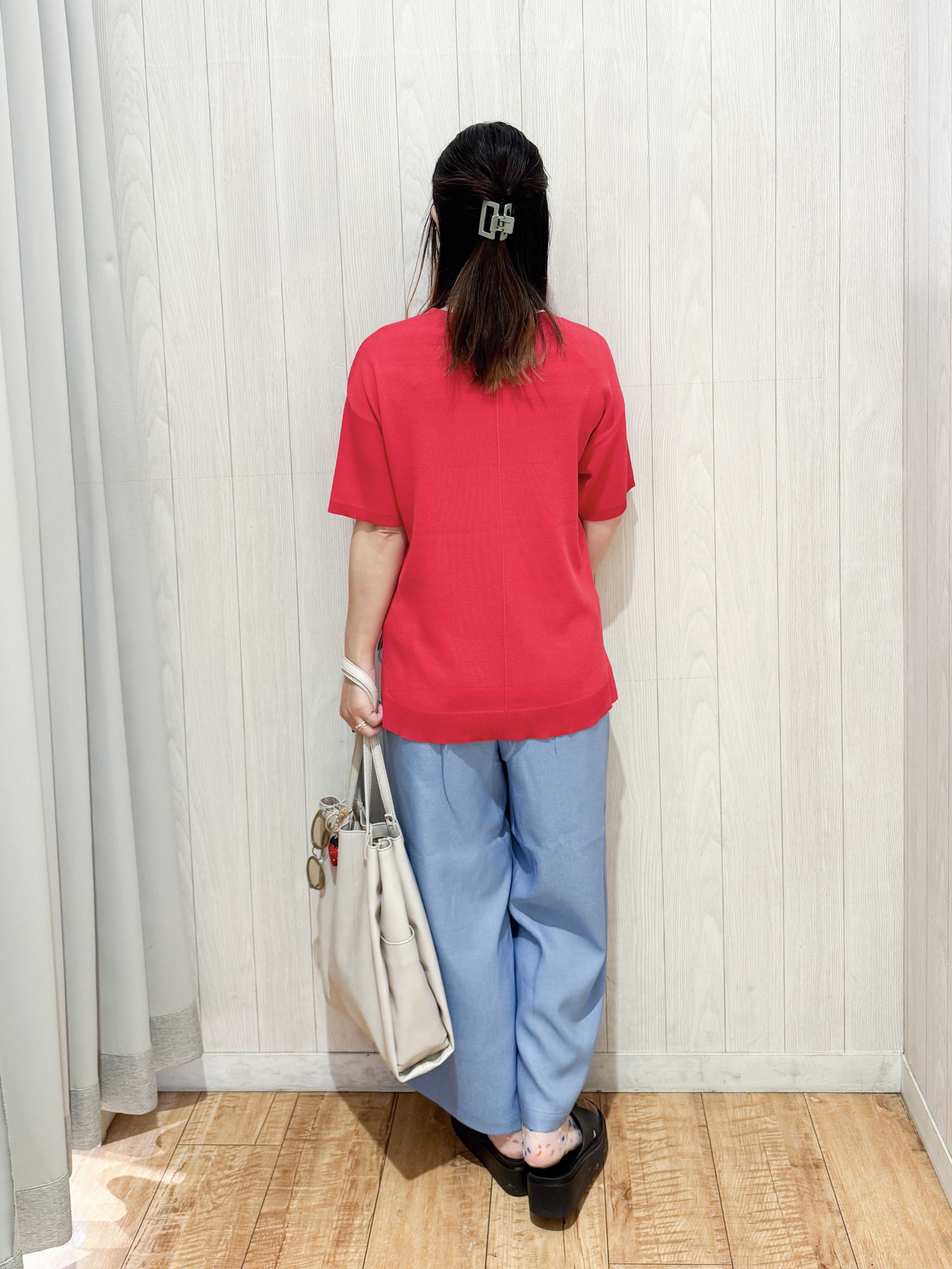 愛さんの「SHOO･LA･RUE｜【UV/洗濯機可/S-LL】毛玉になりにくい シャツレイヤード風でこなれ見え 半袖ニット」を使ったコーディネート