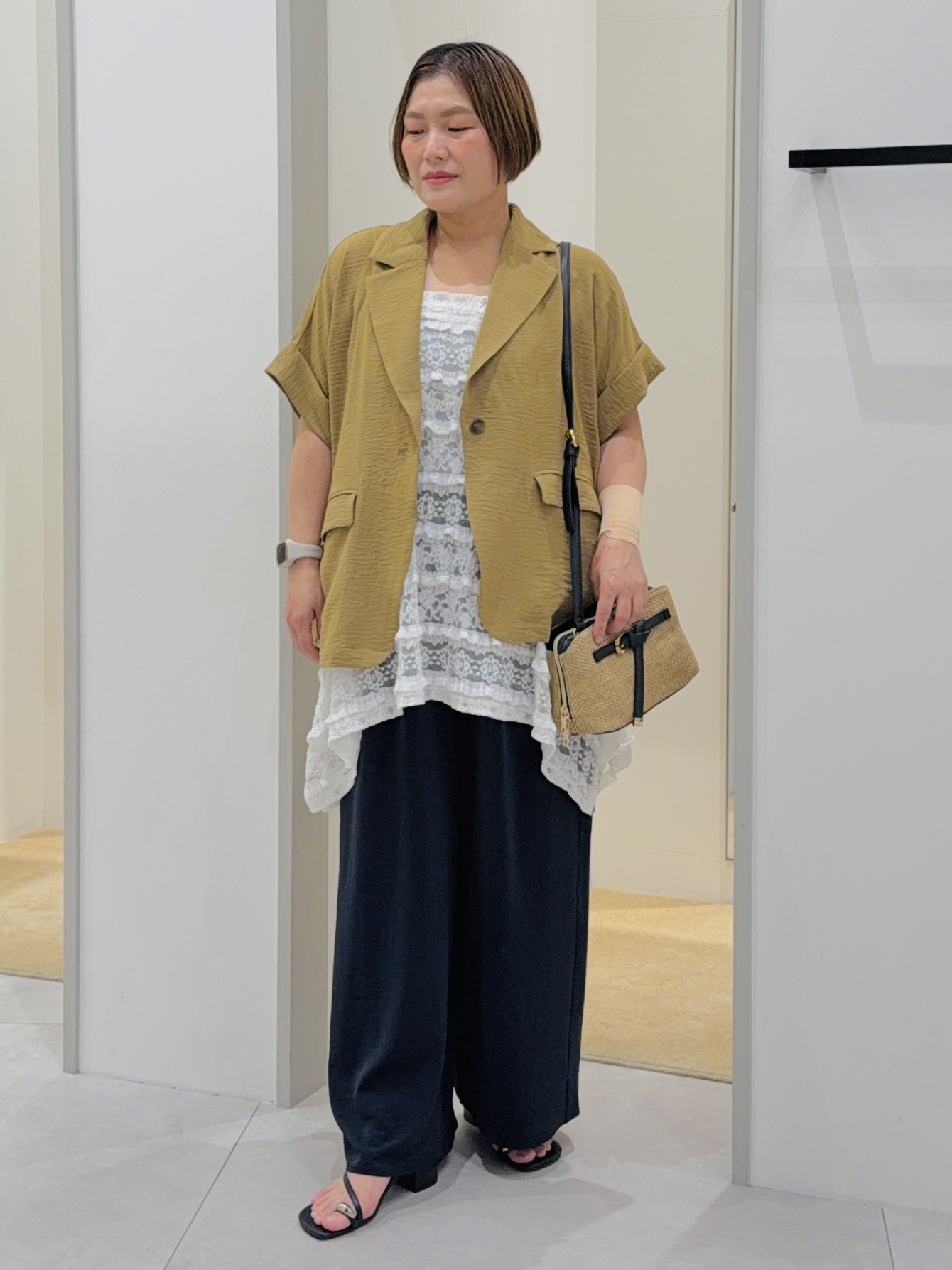 タナさんの「THE SHOP TK｜【吸水速乾/UV/防しわ】軽く羽織りたい半袖ジャケット」を使ったコーディネート