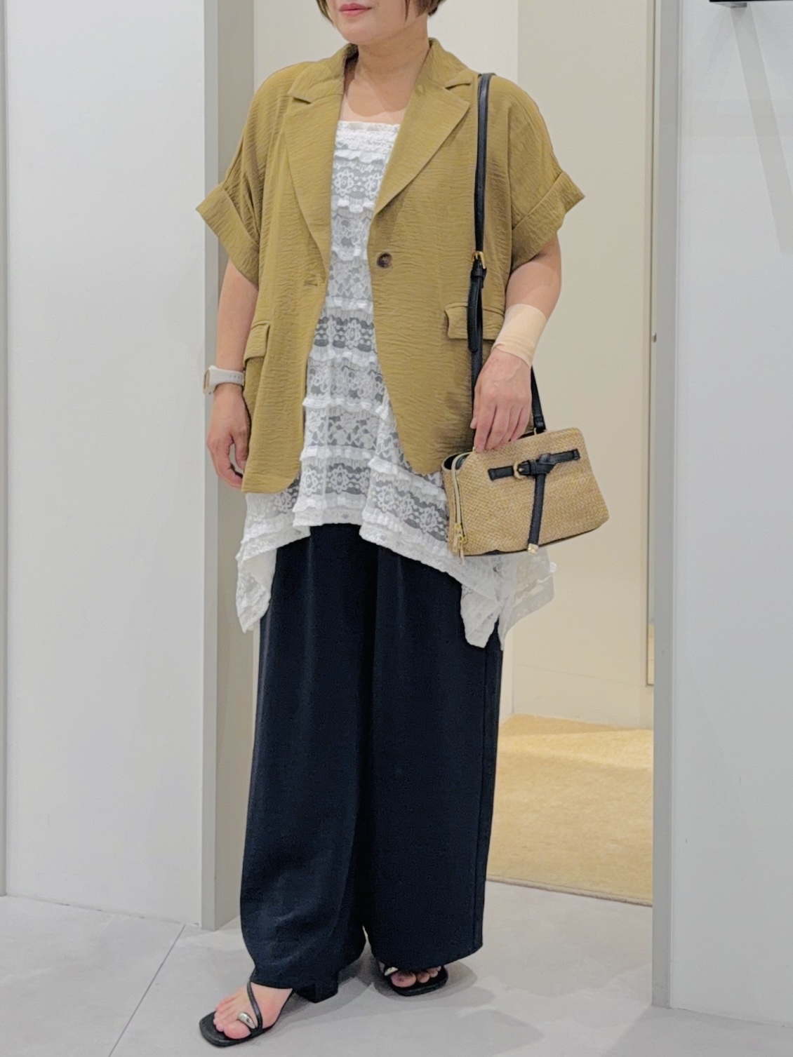 タナさんの「THE SHOP TK｜【吸水速乾/UV/防しわ】軽く羽織りたい半袖ジャケット」を使ったコーディネート