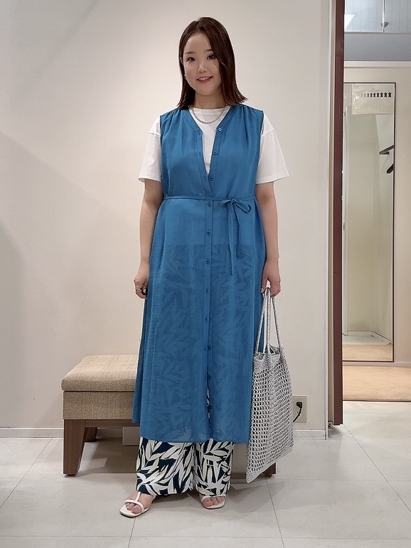 YUIさんの「UNTITLED｜【秋映え/ジレとしても〇】シアーVネックワンピース」を使ったコーディネート