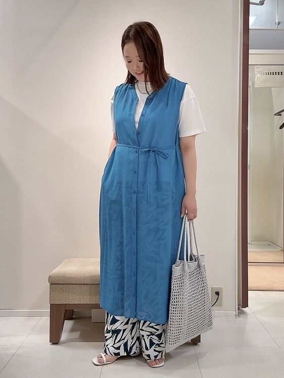 YUIさんの「UNTITLED｜【秋映え/ジレとしても〇】シアーVネックワンピース」を使ったコーディネート