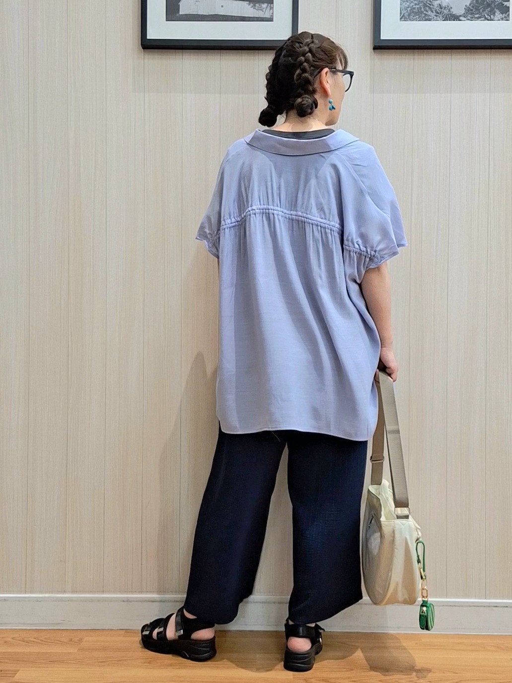 Saoさんの「SHOO･LA･RUE｜【UV/洗濯機可】ほんのりシアーで上品な バックギャザーブラウス」を使ったコーディネート