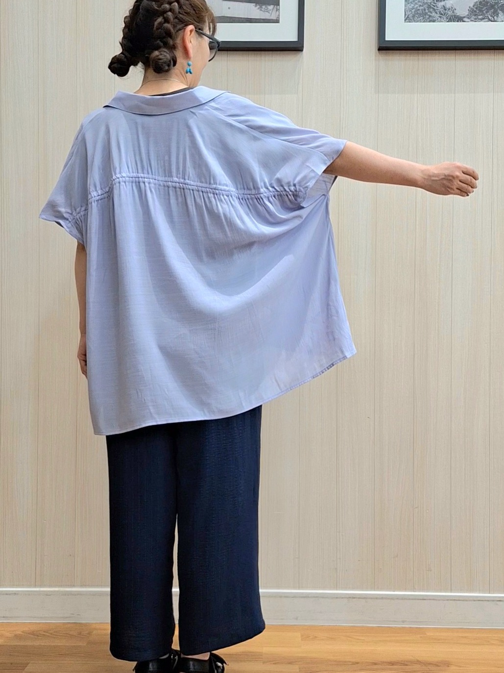 Saoさんの「SHOO･LA･RUE｜【UV/洗濯機可】ほんのりシアーで上品な バックギャザーブラウス」を使ったコーディネート
