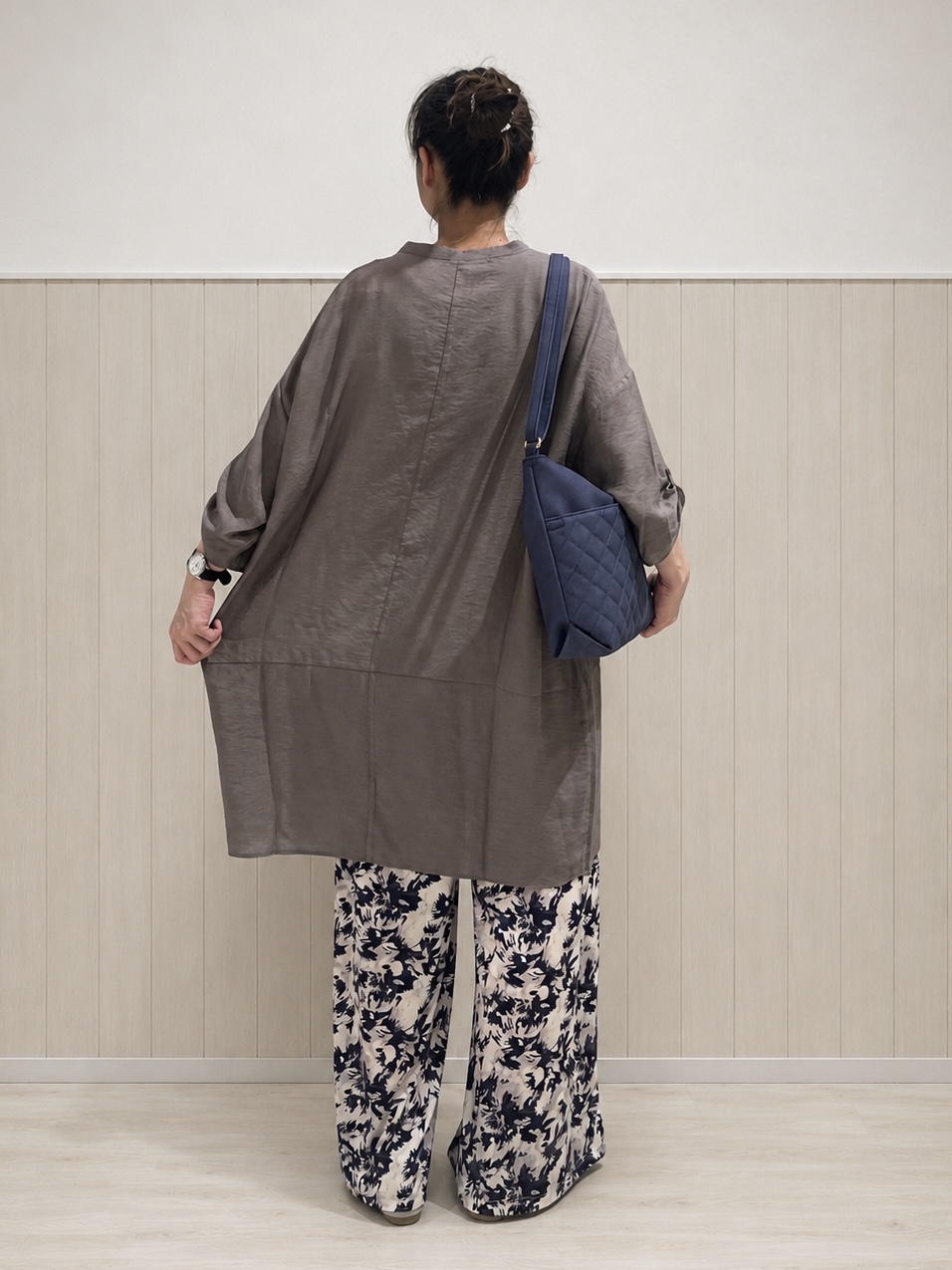 まつみさんの「SHOO･LA･RUE｜【S-LL/洗濯後しわになりにくい】ゆるっと体型カバー 7分袖コクーンチュニック」を使ったコーディネート