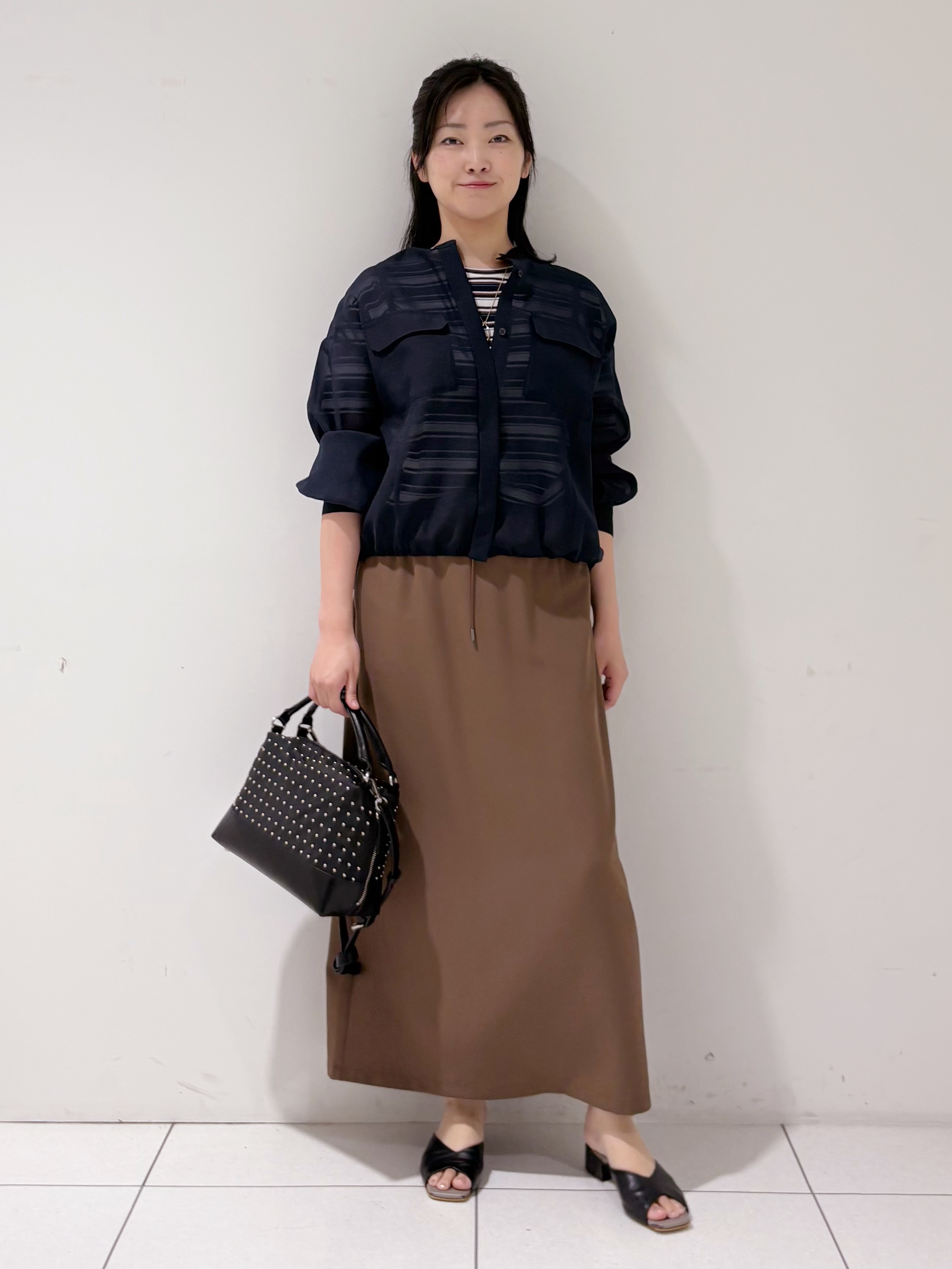 momokoさんの「INDIVI｜【トレンド／2WAY】裾ドロスト付きシアーブラウスブルゾン」を使ったコーディネート