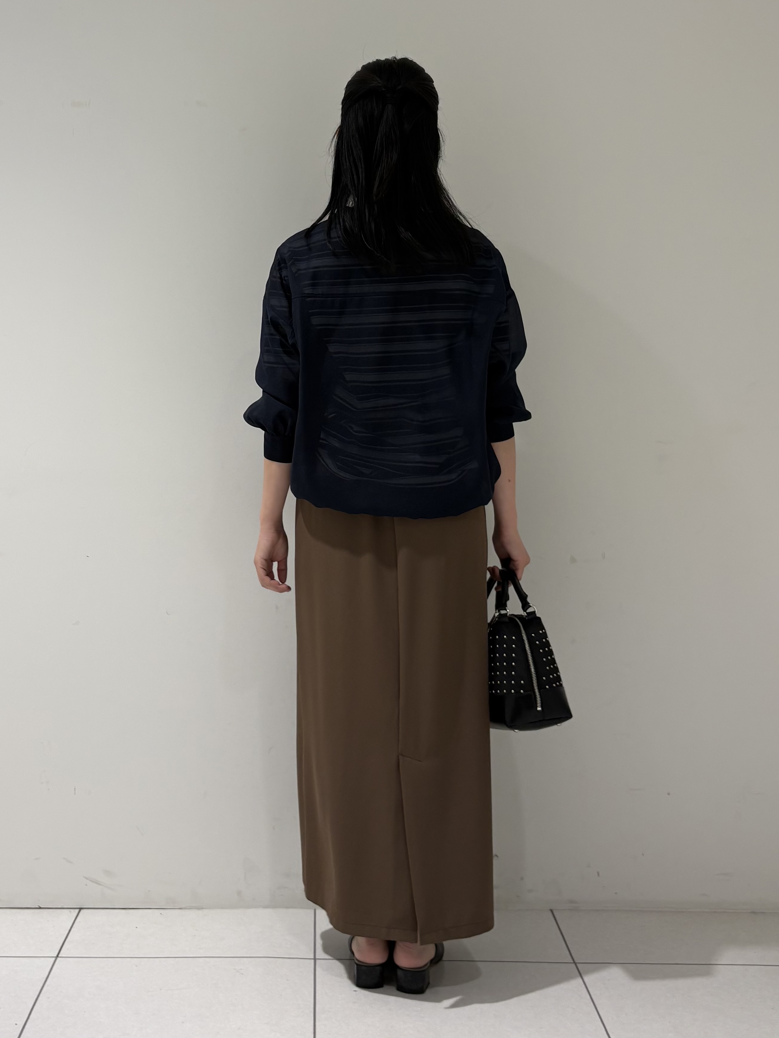 momokoさんの「INDIVI｜【トレンド／2WAY】裾ドロスト付きシアーブラウスブルゾン」を使ったコーディネート