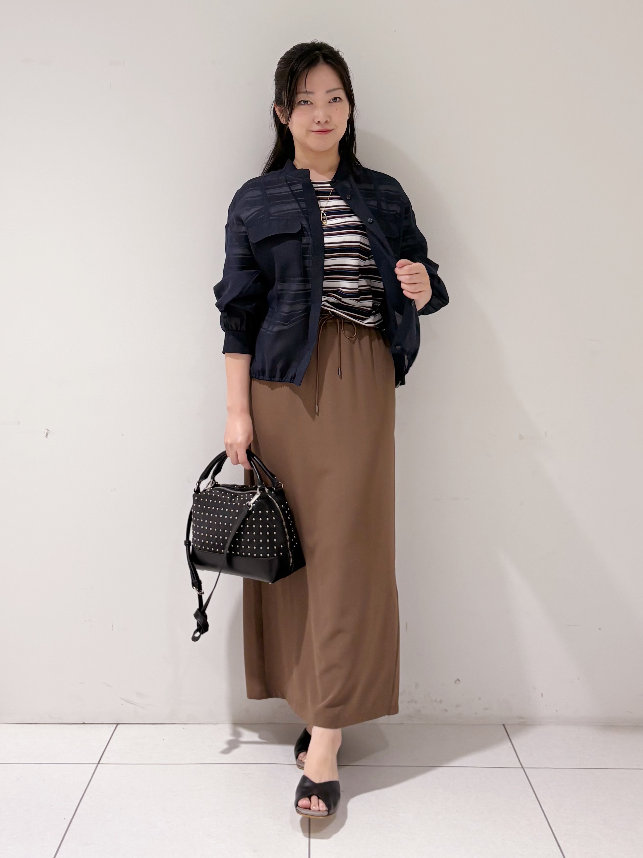 momokoさんの「INDIVI｜【トレンド／2WAY】裾ドロスト付きシアーブラウスブルゾン」を使ったコーディネート