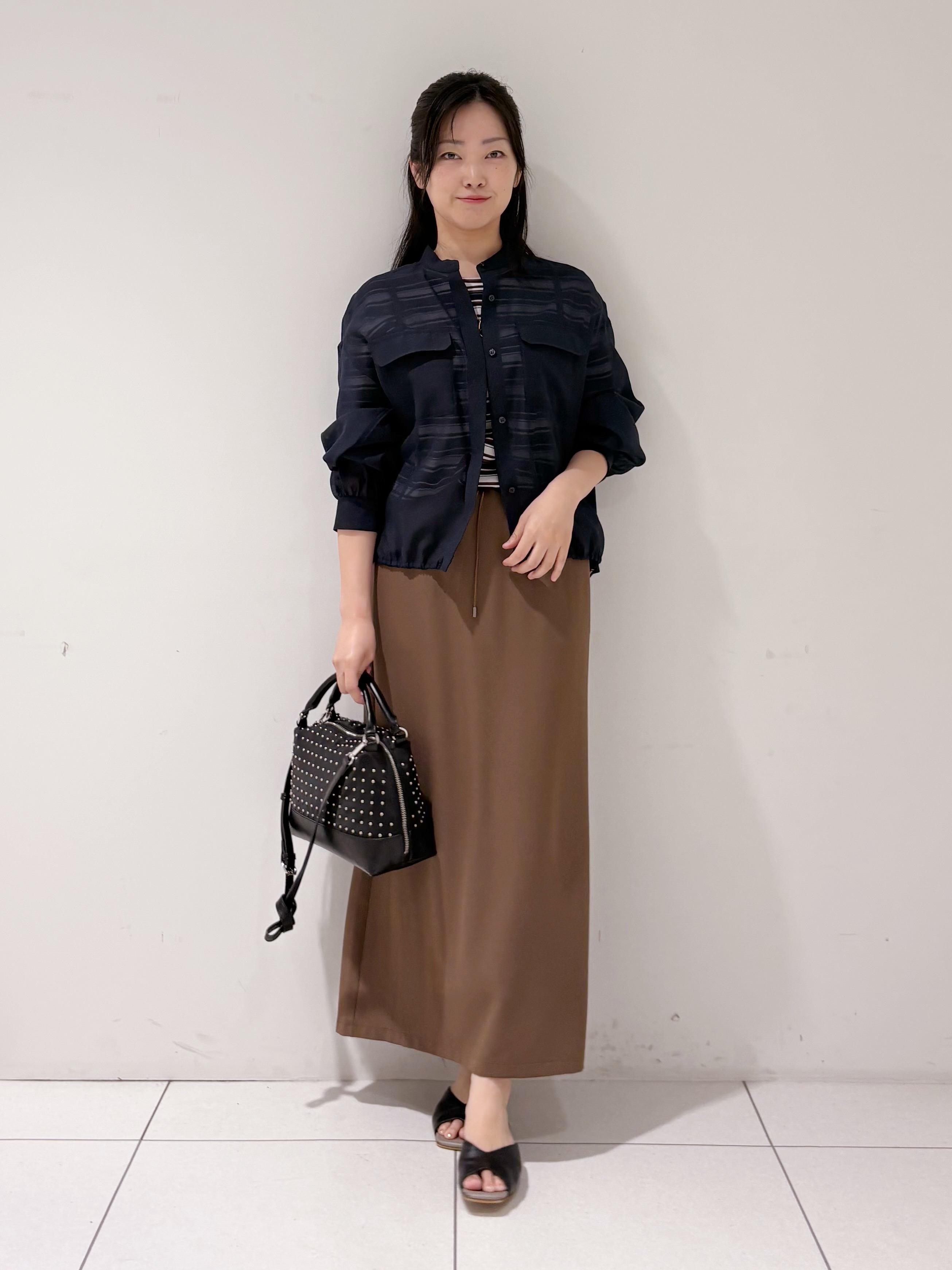 momokoさんの「INDIVI｜【トレンド／2WAY】裾ドロスト付きシアーブラウスブルゾン」を使ったコーディネート