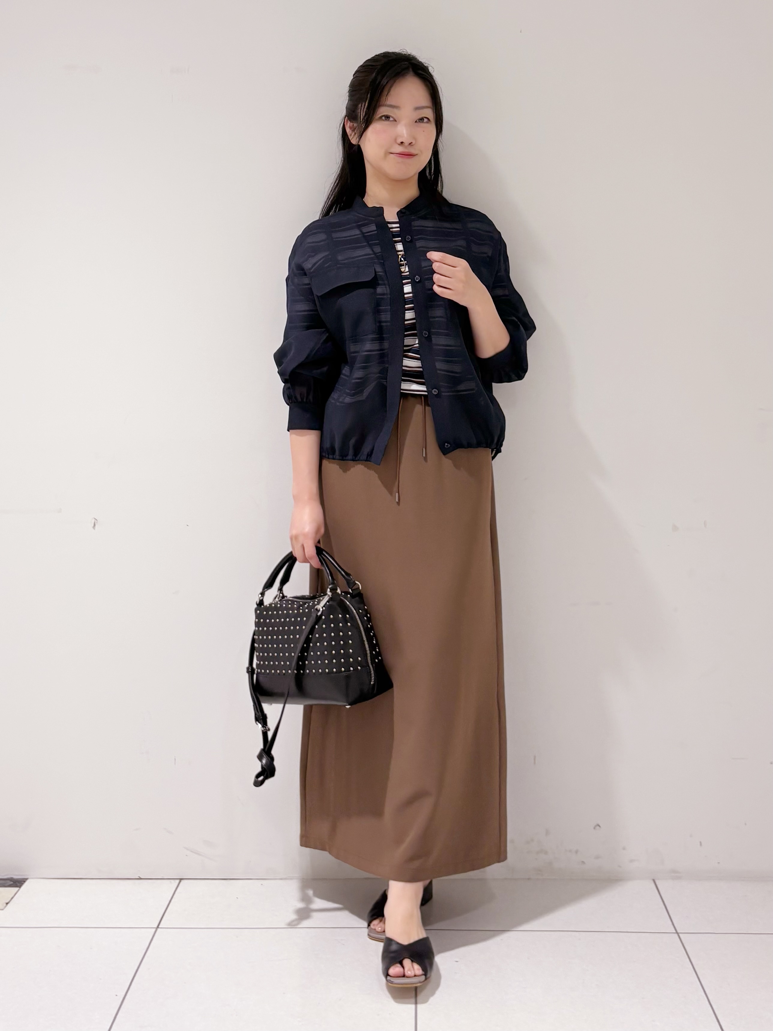 momokoさんの「INDIVI｜【トレンド／2WAY】裾ドロスト付きシアーブラウスブルゾン」を使ったコーディネート