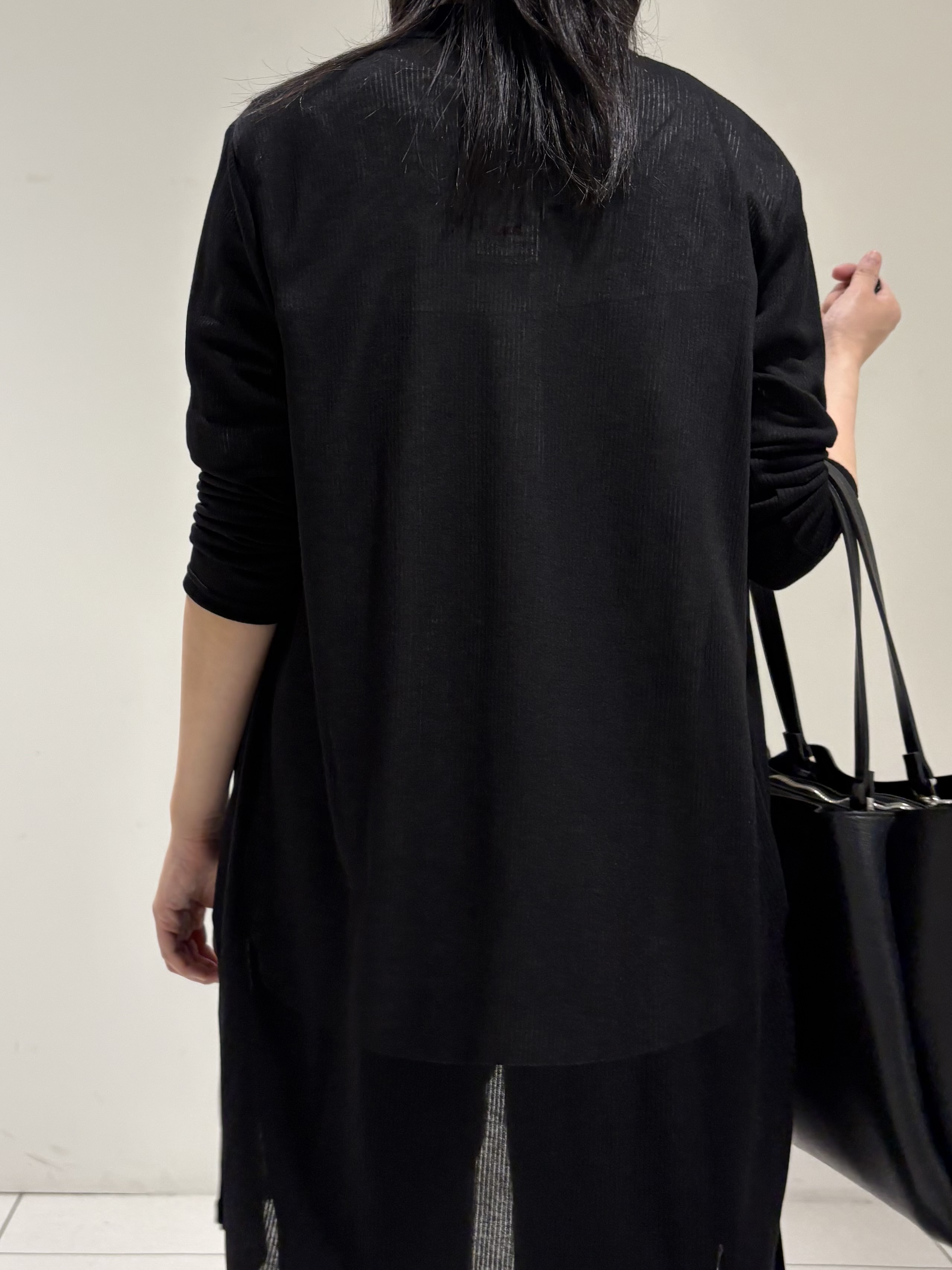 momokoさんの「INDIVI｜【洗える／アンサンブル可能】シアーストライプカーディガン」を使ったコーディネート