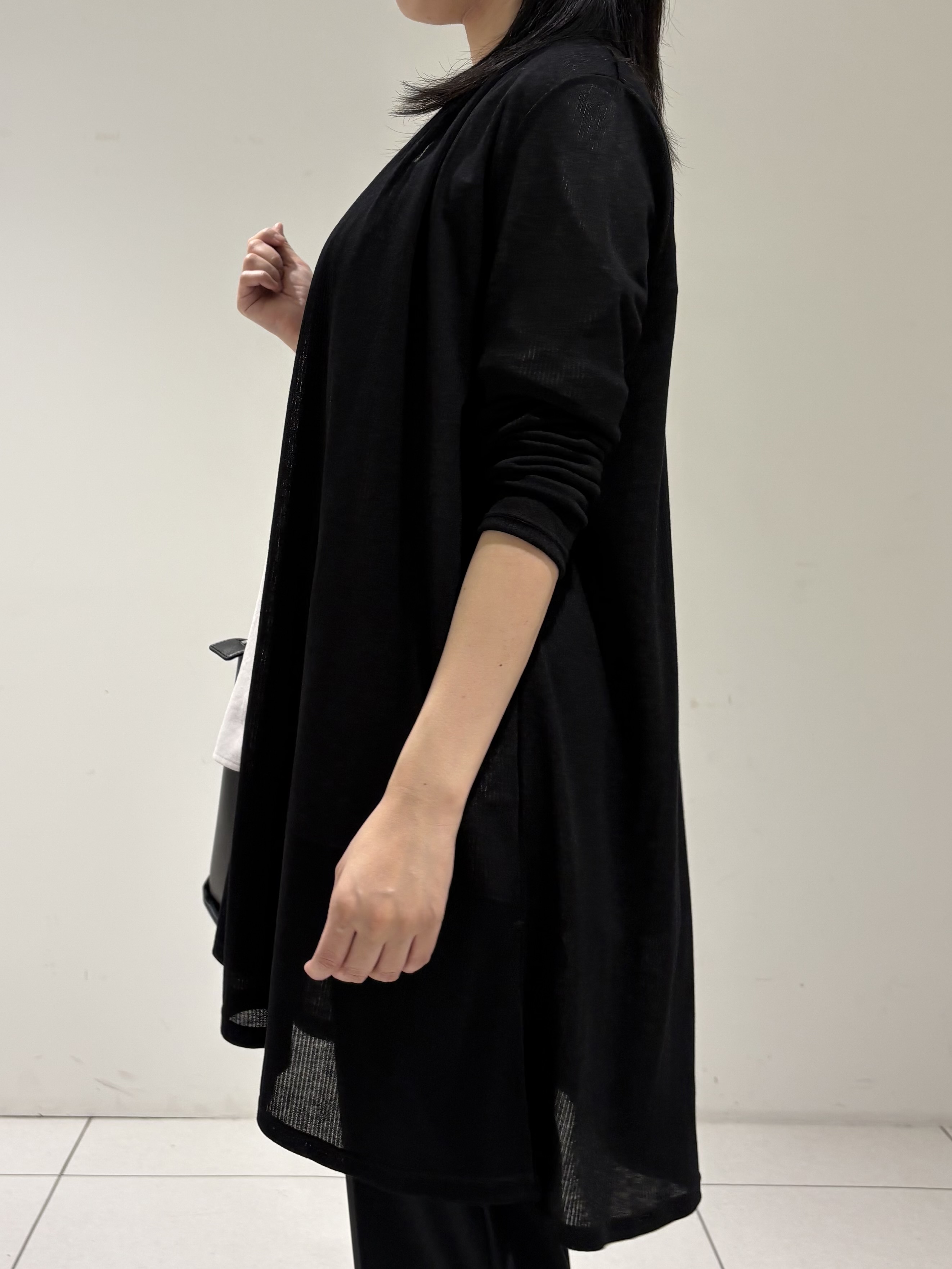momokoさんの「INDIVI｜【洗える／アンサンブル可能】シアーストライプカーディガン」を使ったコーディネート