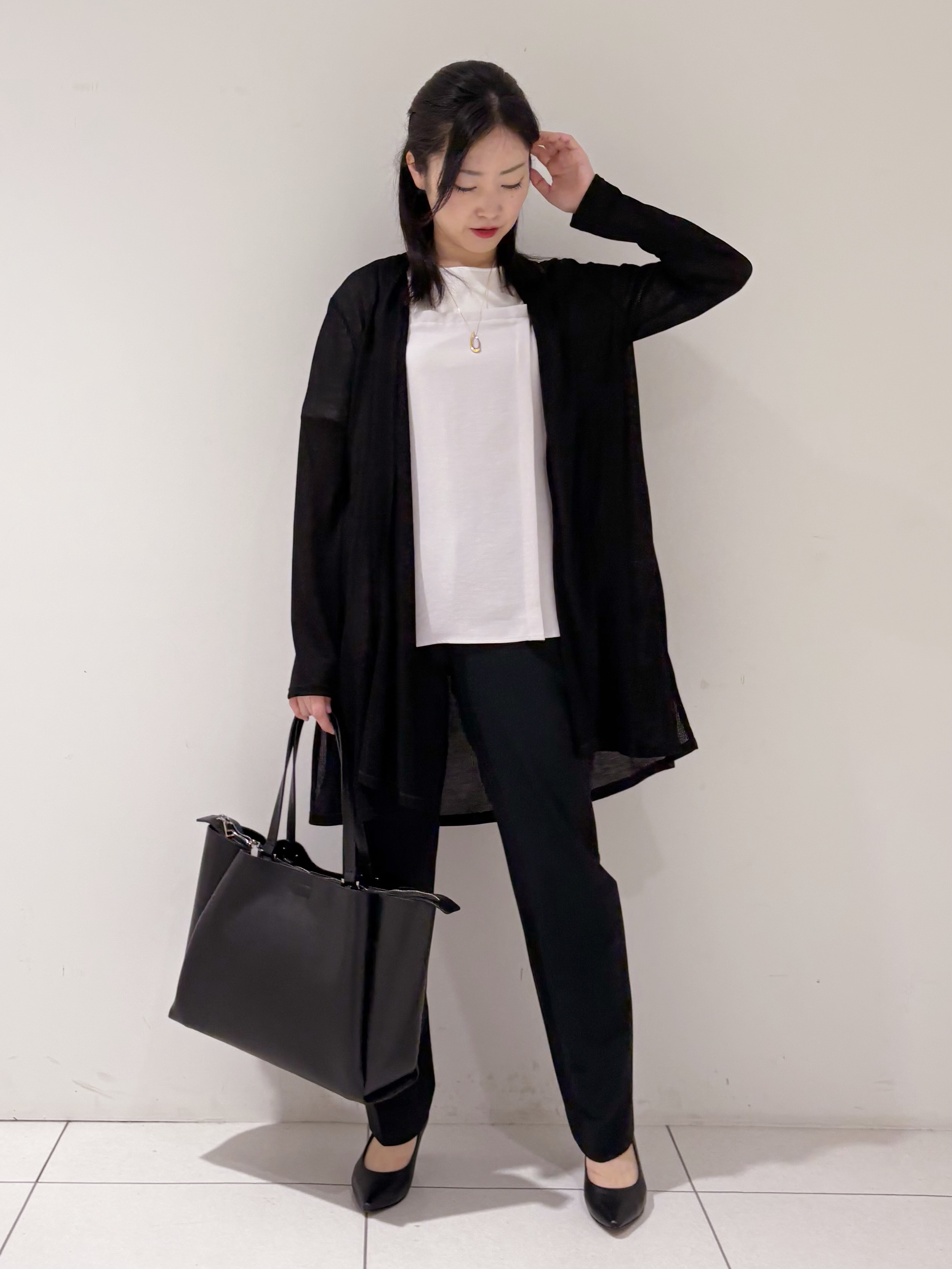momokoさんの「INDIVI｜【洗える／アンサンブル可能】シアーストライプカーディガン」を使ったコーディネート