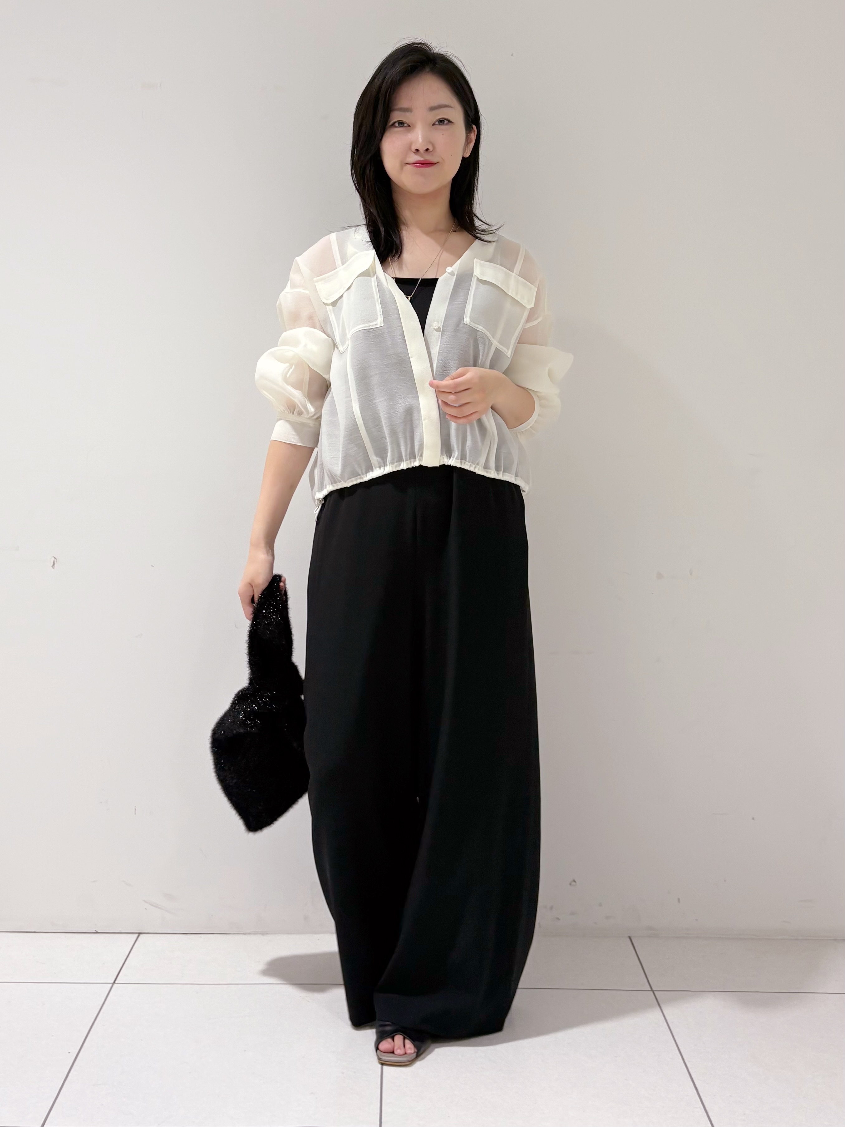 momokoさんの「INDIVI｜【トレンド／2WAY】裾ドロスト付きシアーブラウスブルゾン」を使ったコーディネート