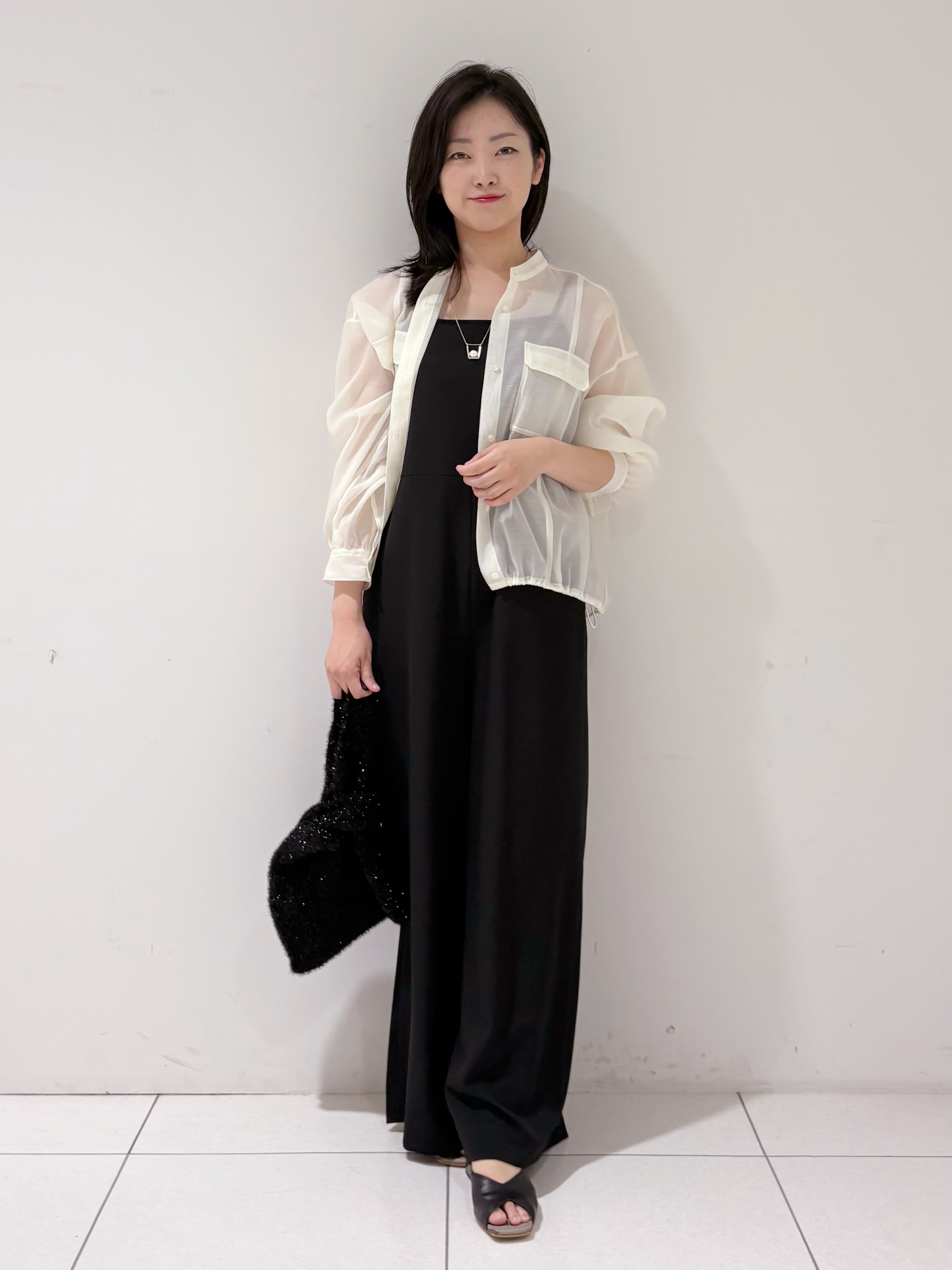 momokoさんの「INDIVI｜【トレンド／2WAY】裾ドロスト付きシアーブラウスブルゾン」を使ったコーディネート