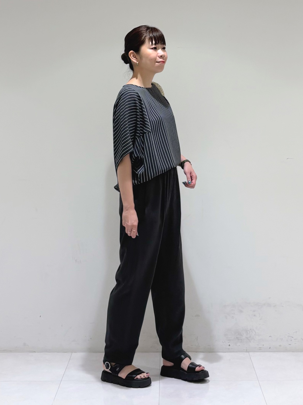 tsuyuさんの「INDIVI｜【大人カジュアル】メタリックかぎ編みボトルバッグ」を使ったコーディネート
