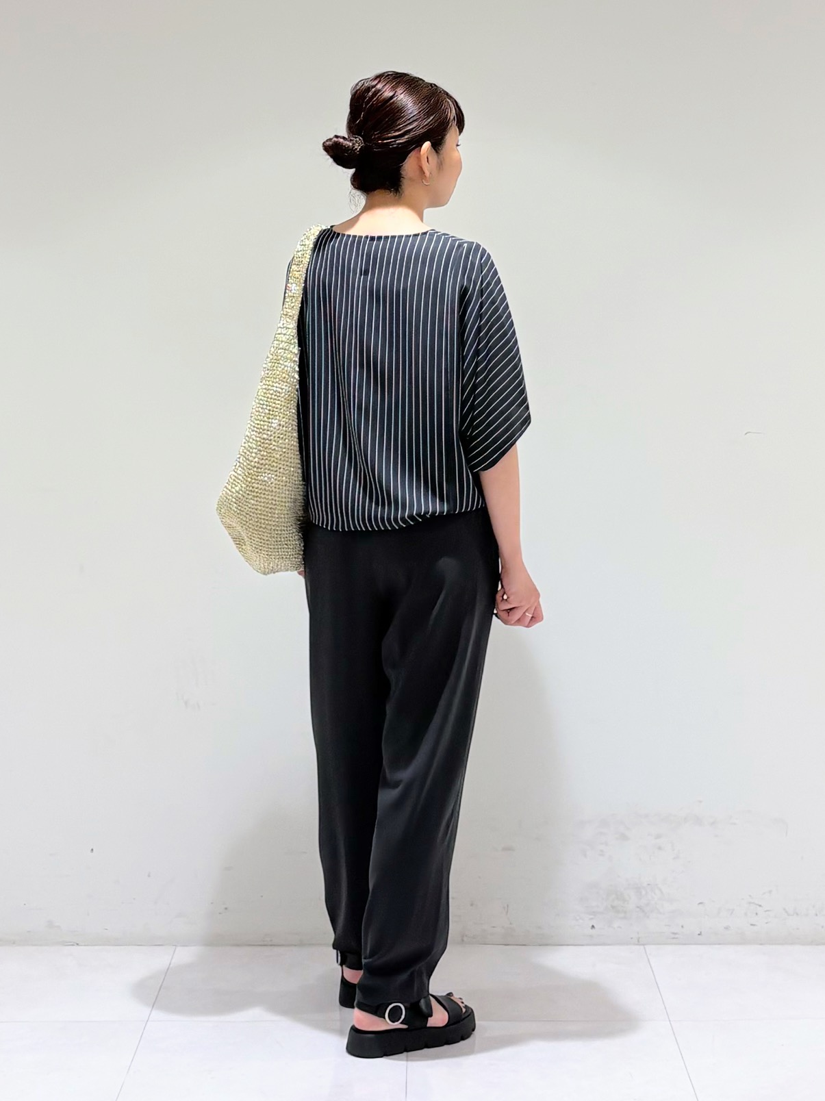 tsuyuさんの「INDIVI｜【大人カジュアル】メタリックかぎ編みボトルバッグ」を使ったコーディネート