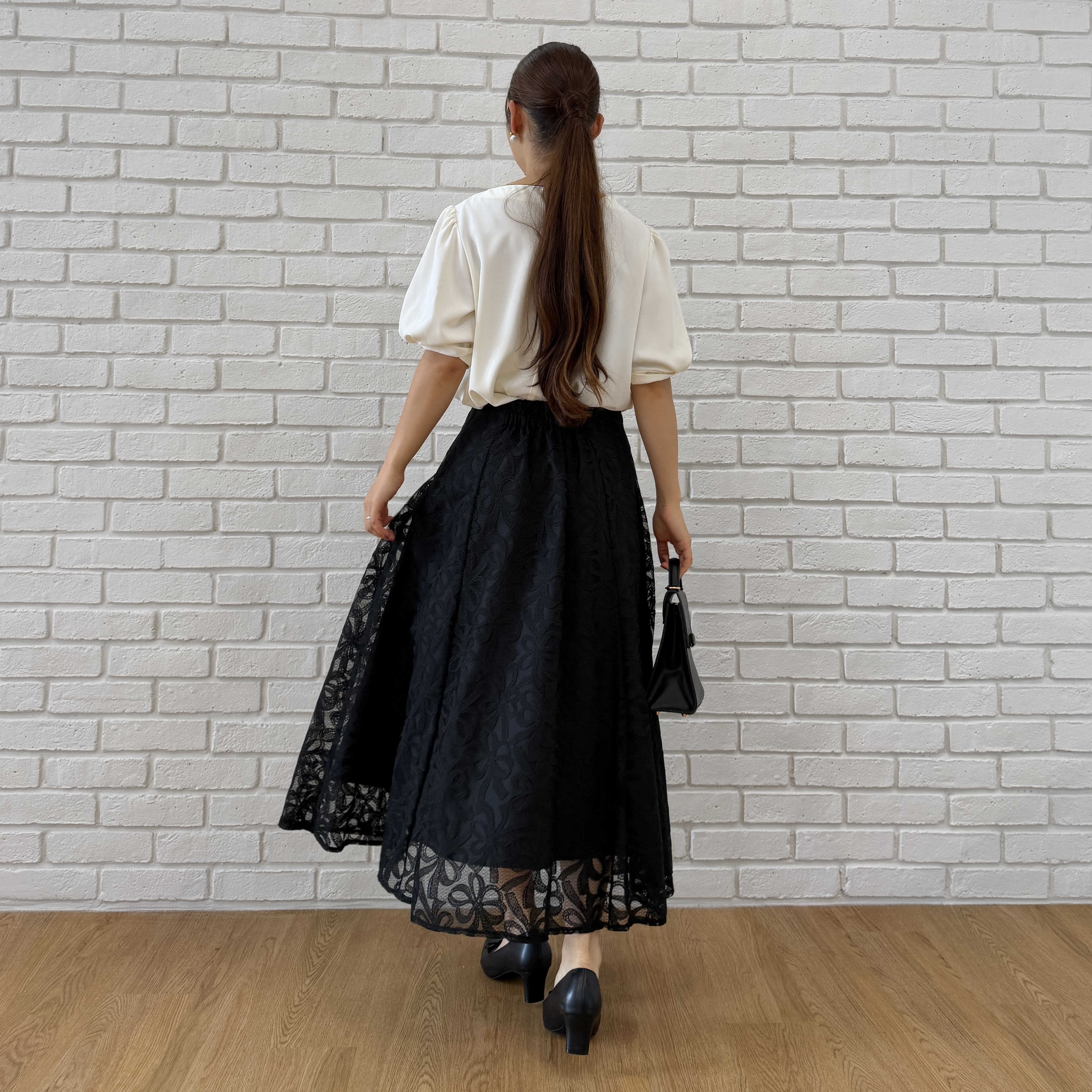 makiさんの「Couture brooch｜【洗える】袖リボンデザイン ハートネック ブラウス」を使ったコーディネート