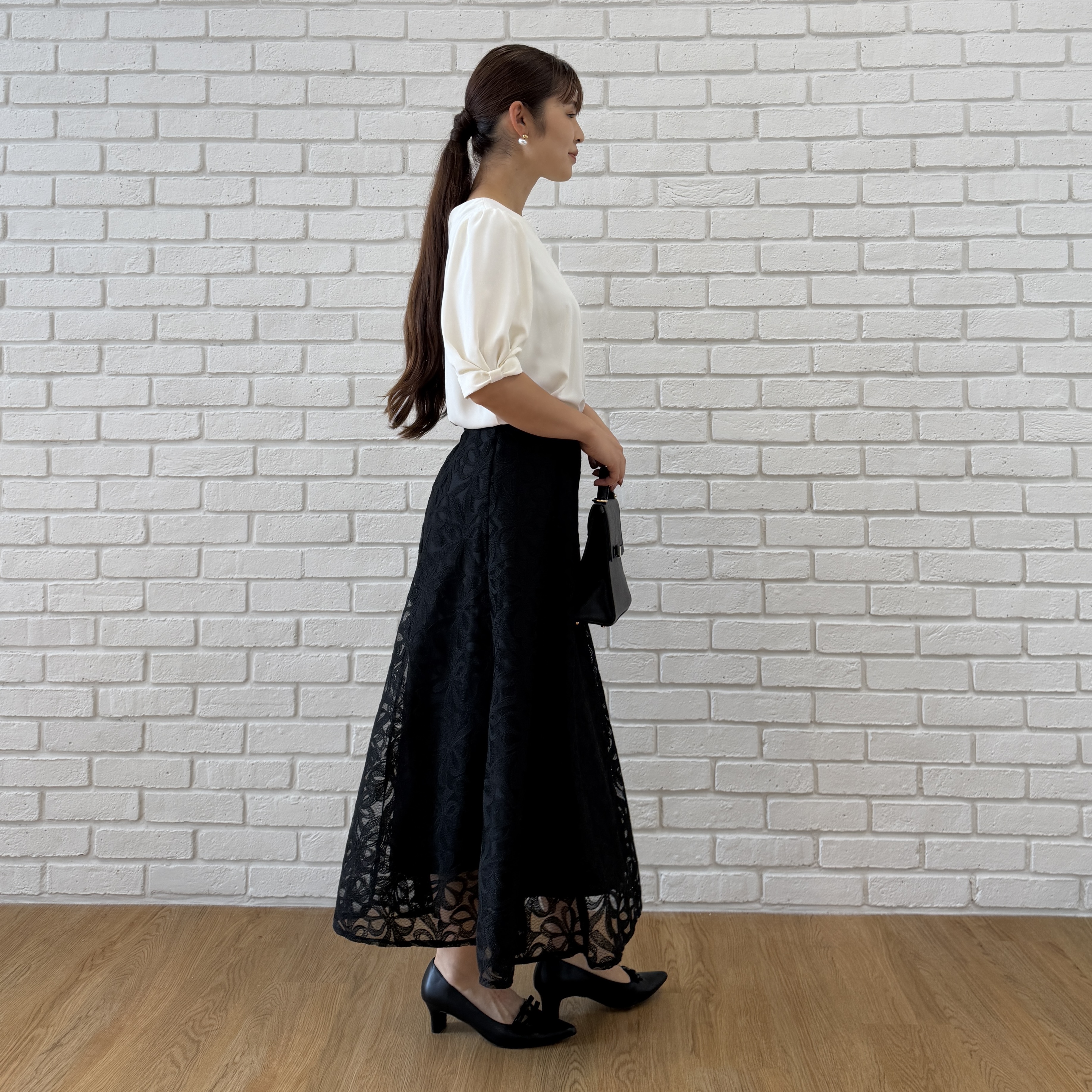 makiさんの「Couture brooch｜【洗える】袖リボンデザイン ハートネック ブラウス」を使ったコーディネート