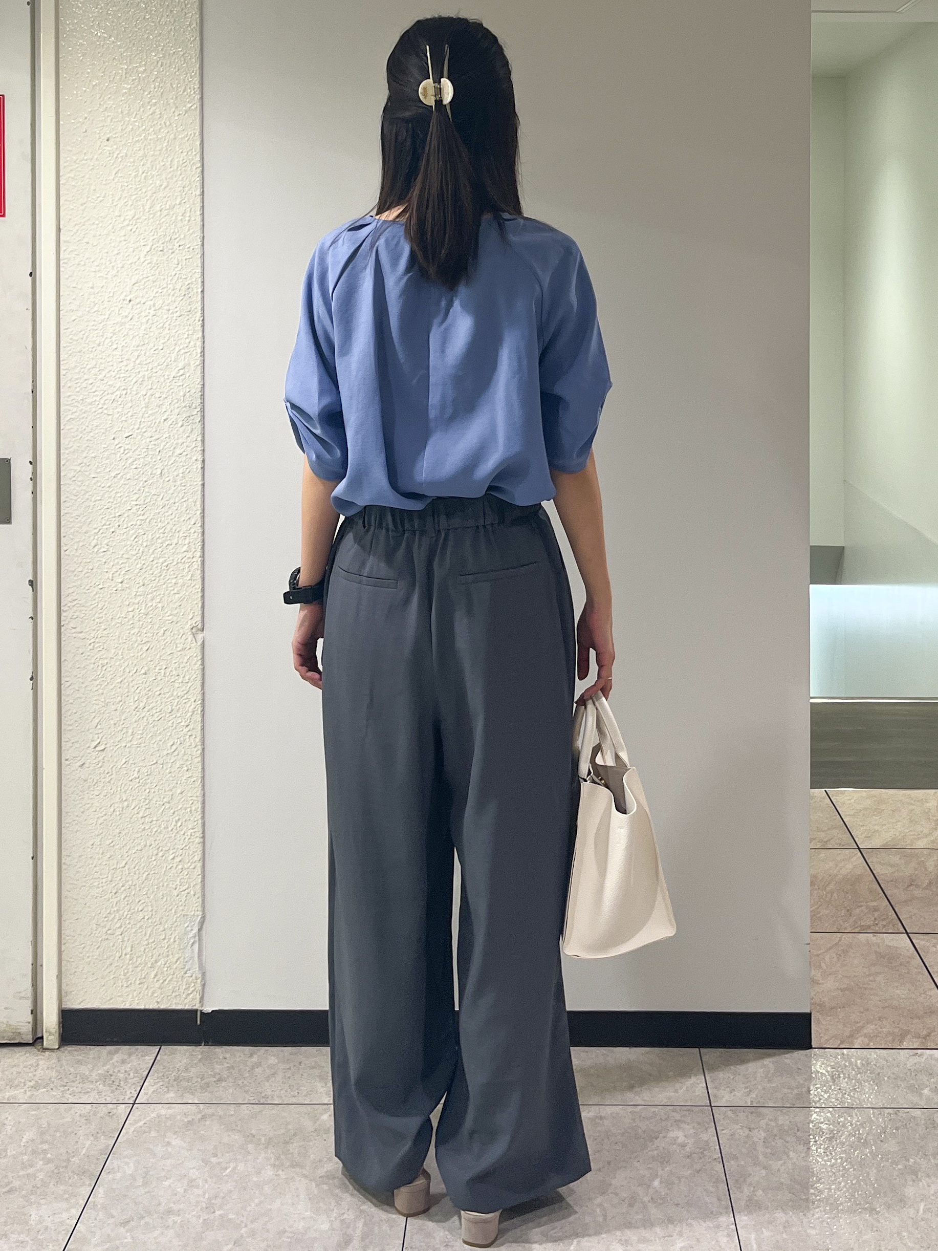 ゆか☆さんの「OPAQUE.CLIP｜【接触冷感／吸水速乾】リネンライク タックスリーブブラウス《セットアップ対応／洗濯機OK》」を使ったコーディネート